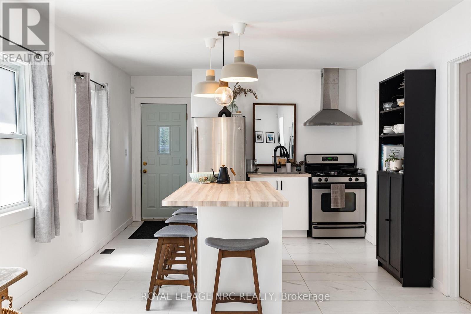 37 Lock Street, St. Catharines, Ontario  L2N 5B8 - Photo 13 - X12910594