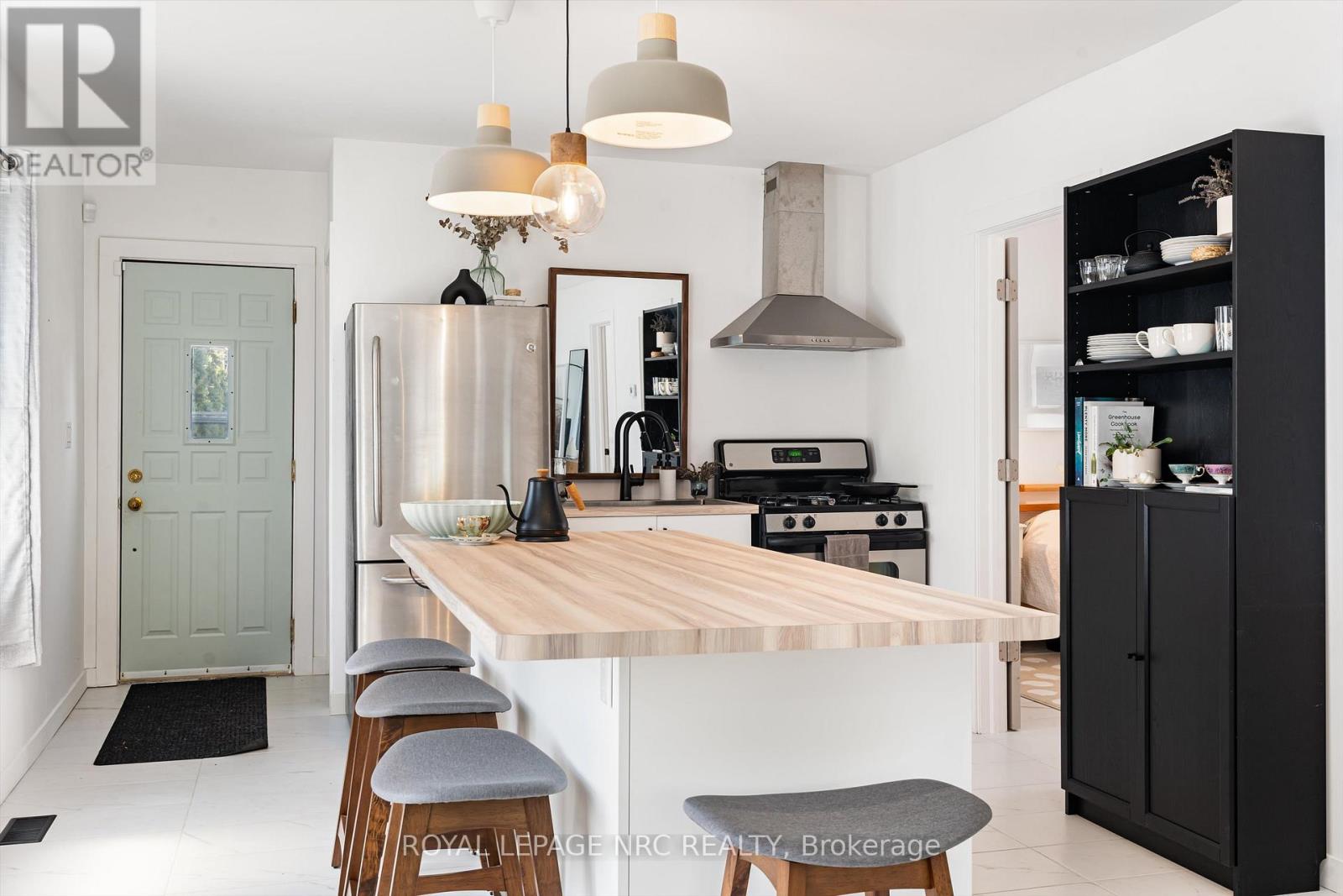 37 Lock Street, St. Catharines, Ontario  L2N 5B8 - Photo 15 - X12910594