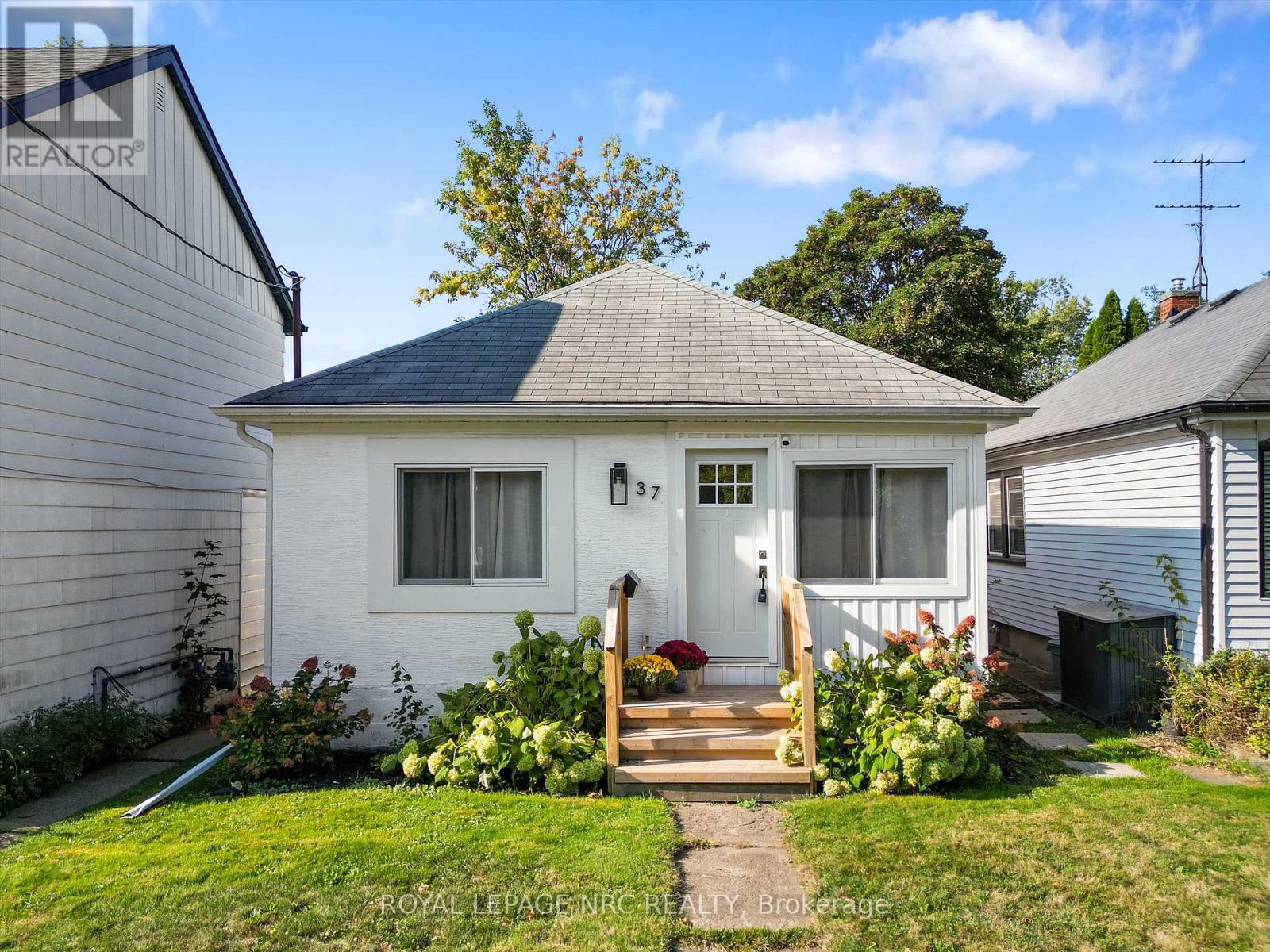 37 Lock Street, St. Catharines, Ontario  L2N 5B8 - Photo 3 - X12910594