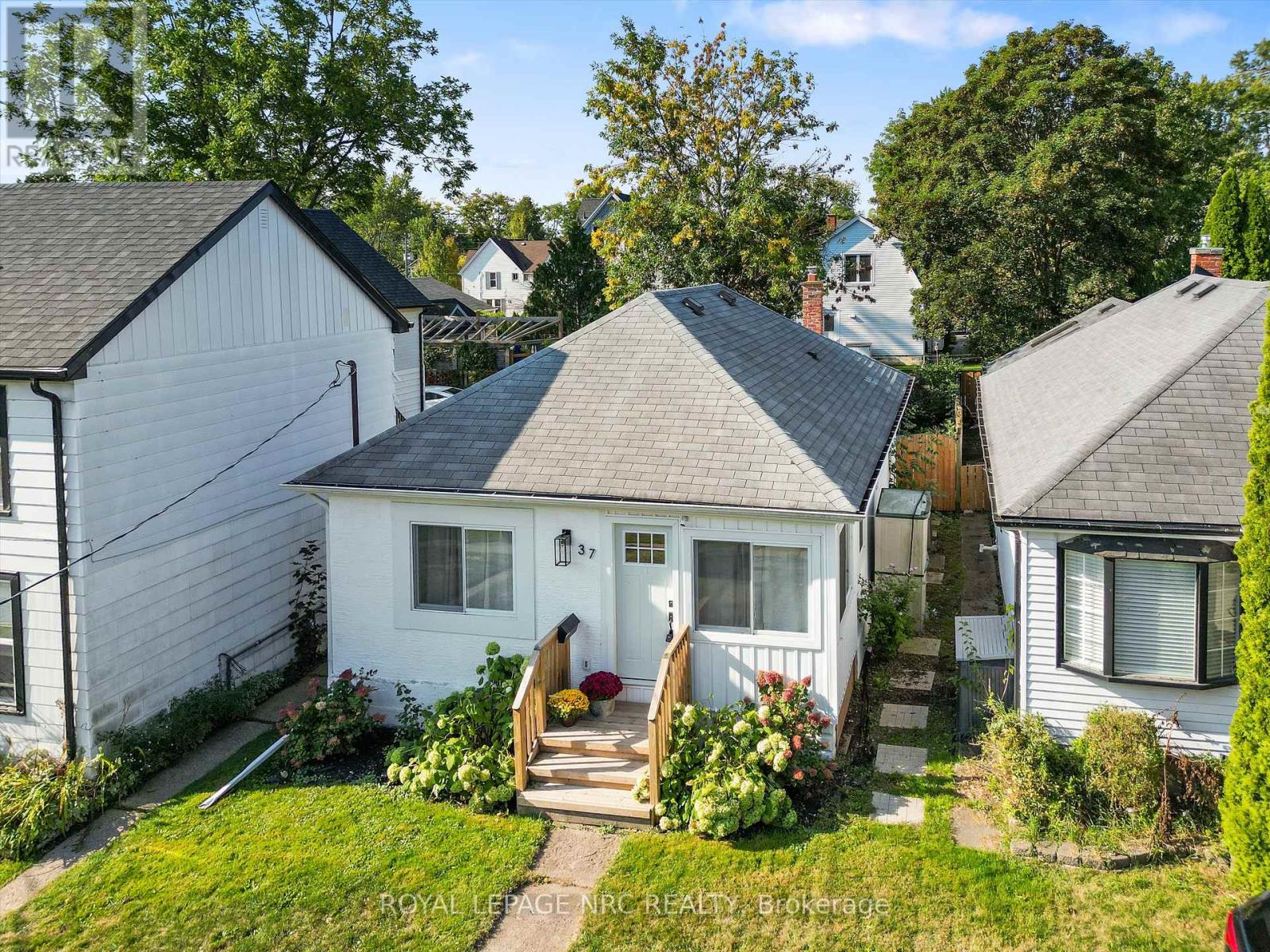 37 Lock Street, St. Catharines, Ontario  L2N 5B8 - Photo 4 - X12910594