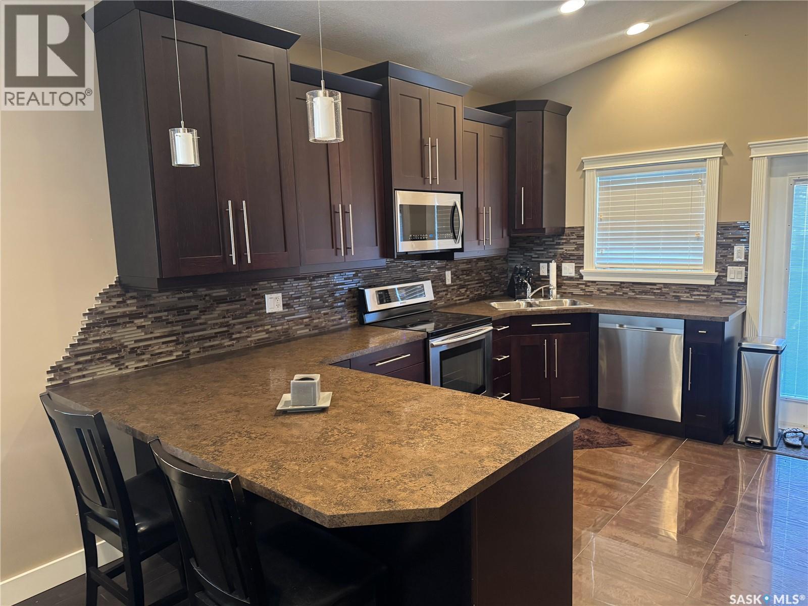 916 3rd Street Se, Weyburn, Saskatchewan  S4H 3J8 - Photo 4 - SK024474