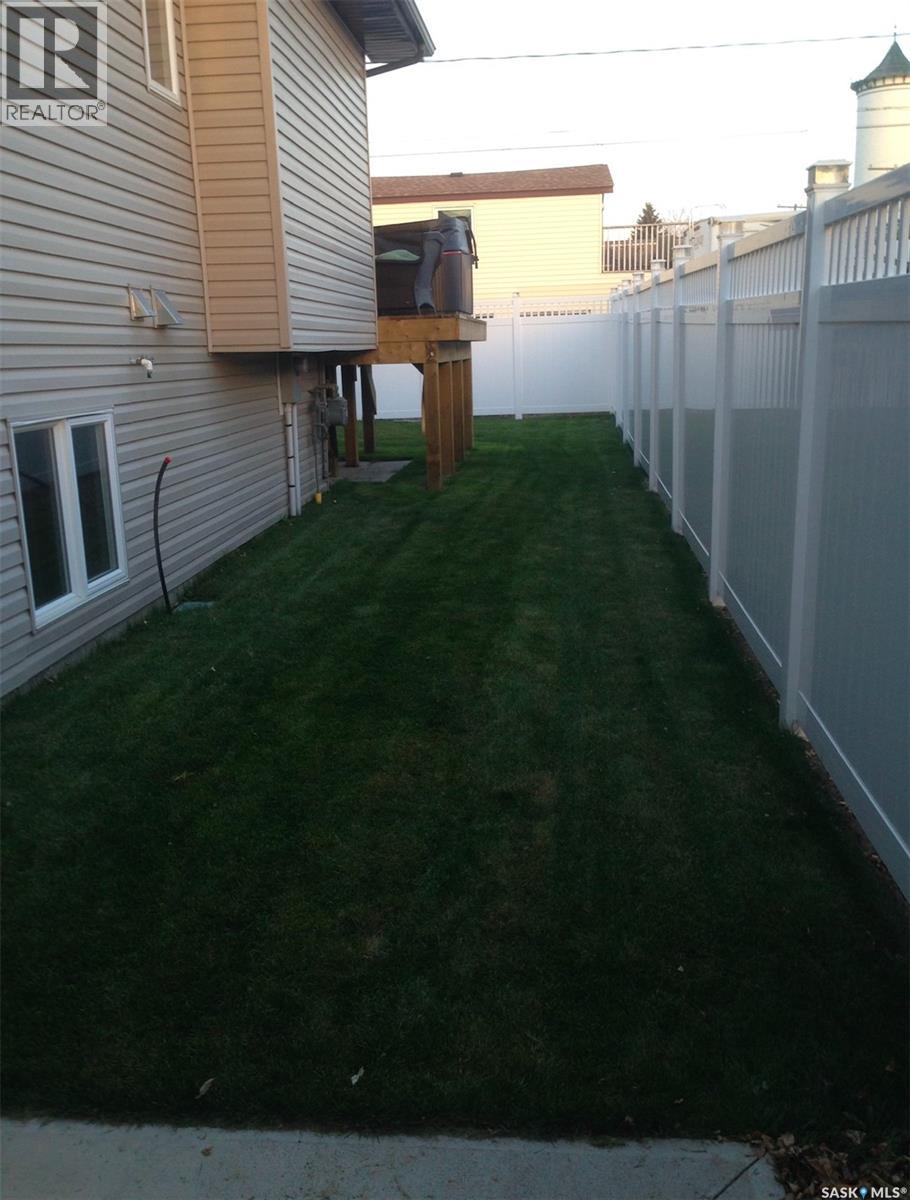 916 3rd Street Se, Weyburn, Saskatchewan  S4H 3J8 - Photo 19 - SK024474