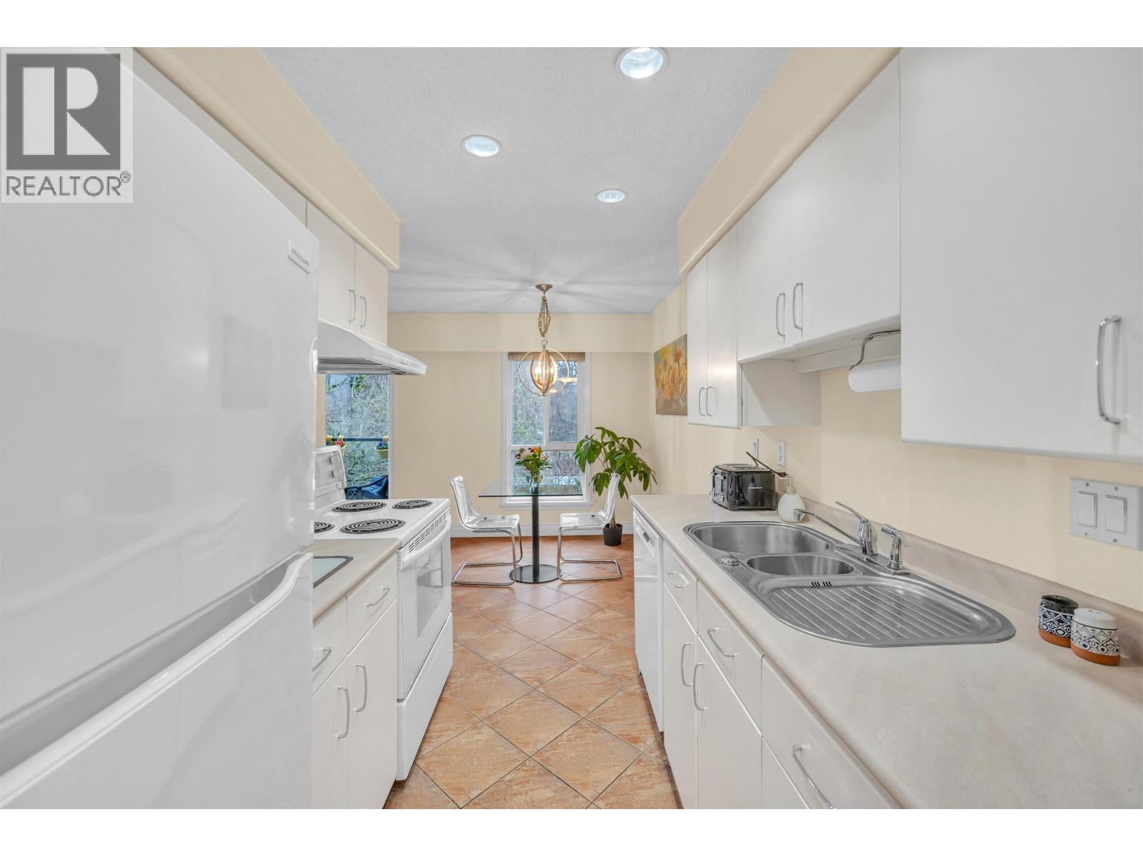 401 1718 Nelson Street, Vancouver, British Columbia  V6G 1M8 - Photo 7 - R3102289