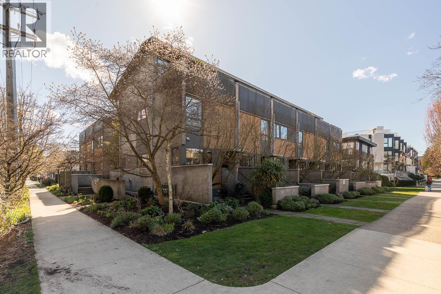 Listing Picture 26 of 28 : 396 E 15TH AVENUE, Vancouver / 溫哥華 - 魯藝地產 Yvonne Lu Group - MLS Medallion Club Member