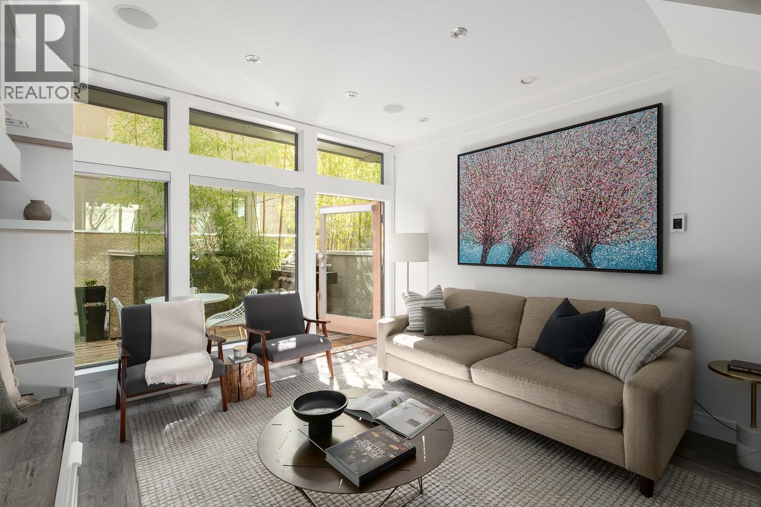 Listing Picture 3 of 28 : 396 E 15TH AVENUE, Vancouver / 溫哥華 - 魯藝地產 Yvonne Lu Group - MLS Medallion Club Member