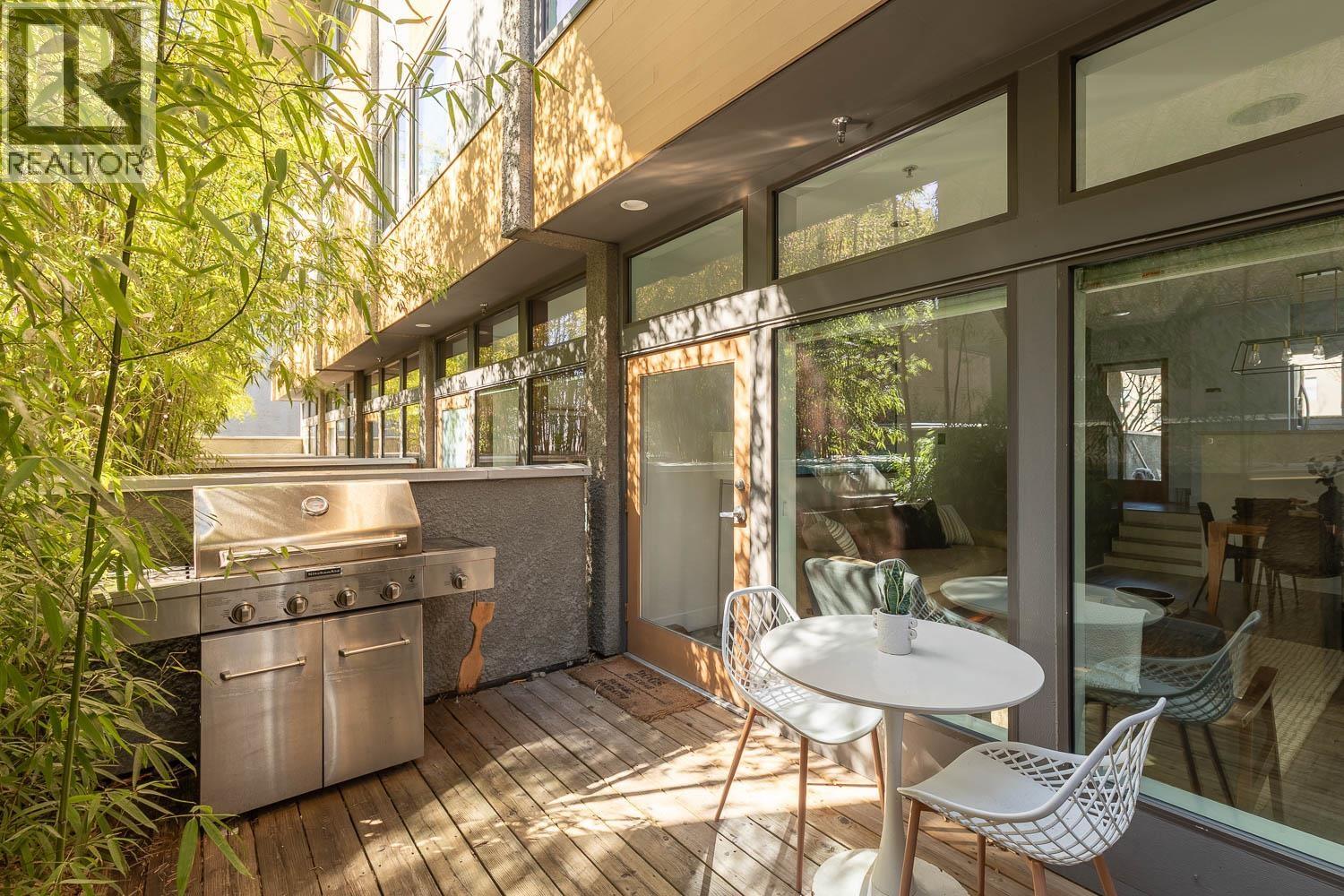 Listing Picture 4 of 28 : 396 E 15TH AVENUE, Vancouver / 溫哥華 - 魯藝地產 Yvonne Lu Group - MLS Medallion Club Member