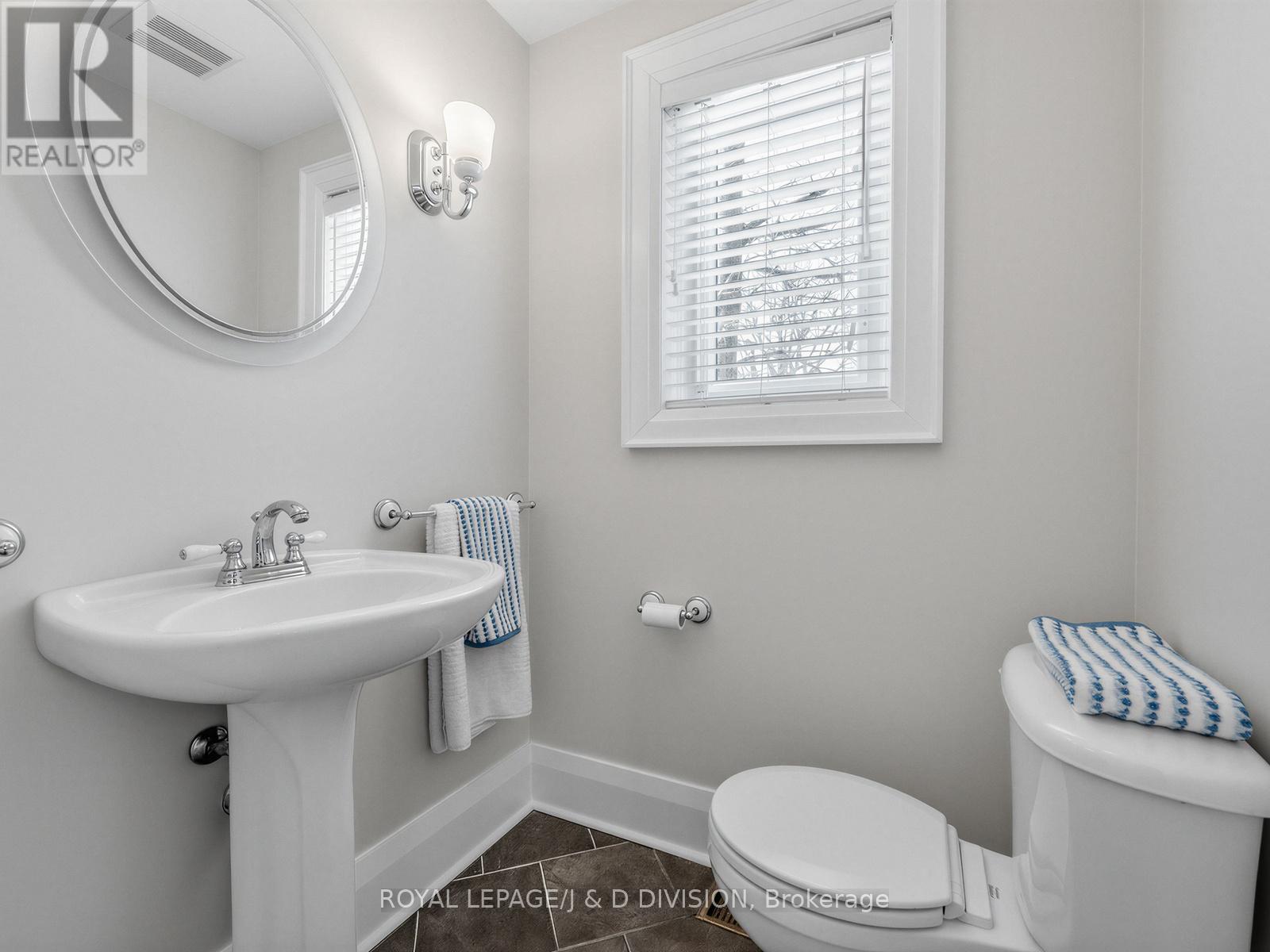 112 Rose Park Drive, Toronto, Ontario  M4T 1R5 - Photo 16 - C12910586