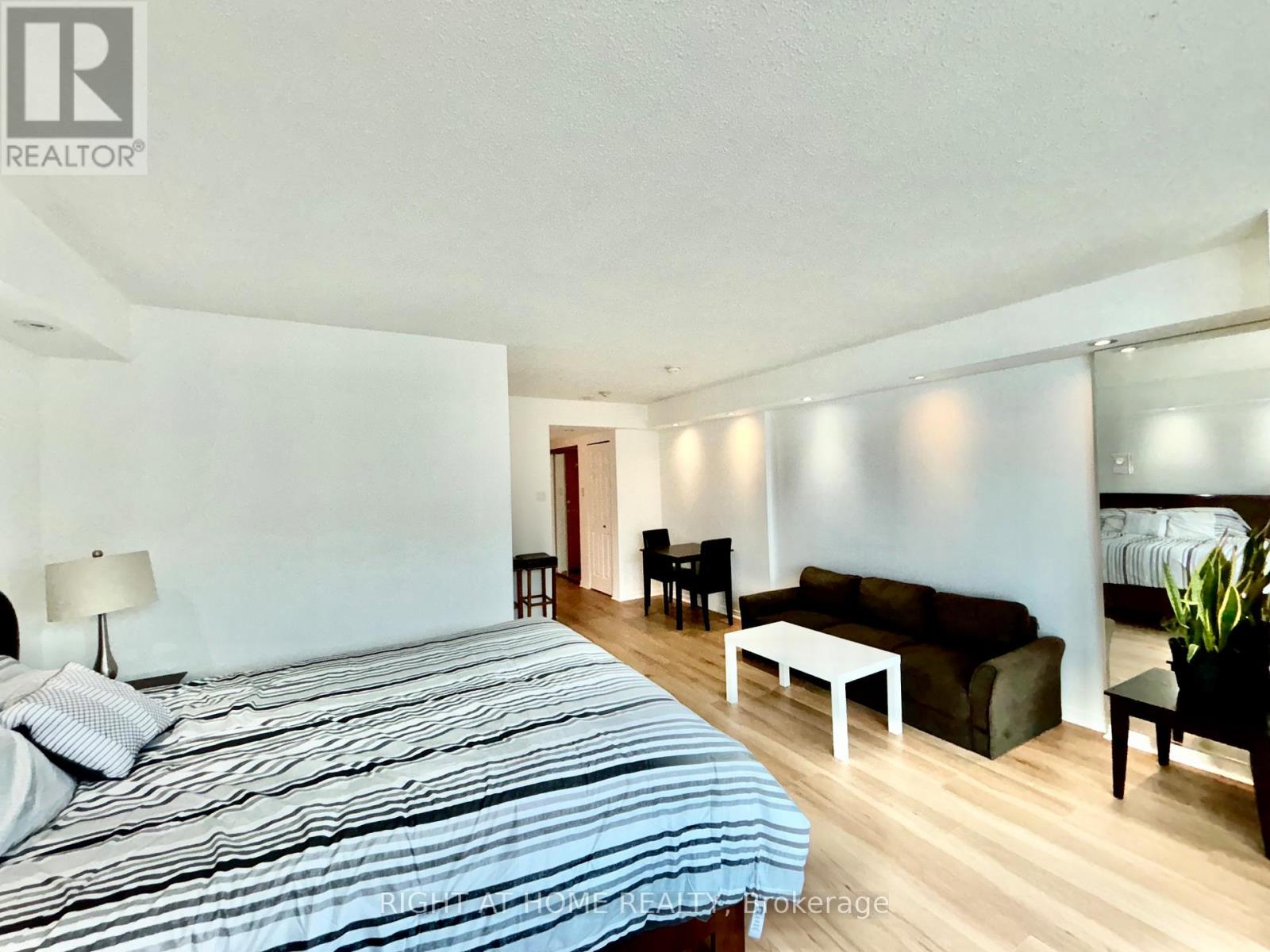 3803 - 77 Harbour Square, Toronto, Ontario  M5J 2S2 - Photo 12 - C12910762