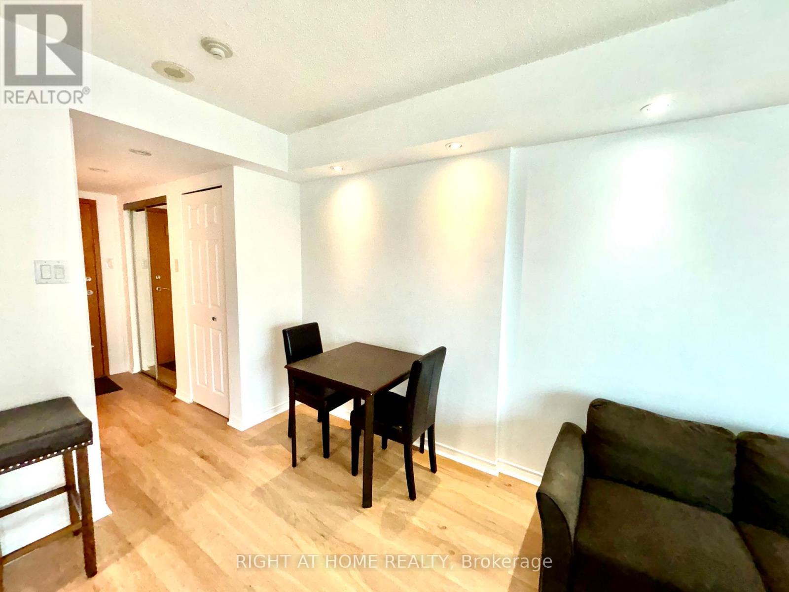 3803 - 77 Harbour Square, Toronto, Ontario  M5J 2S2 - Photo 14 - C12910762