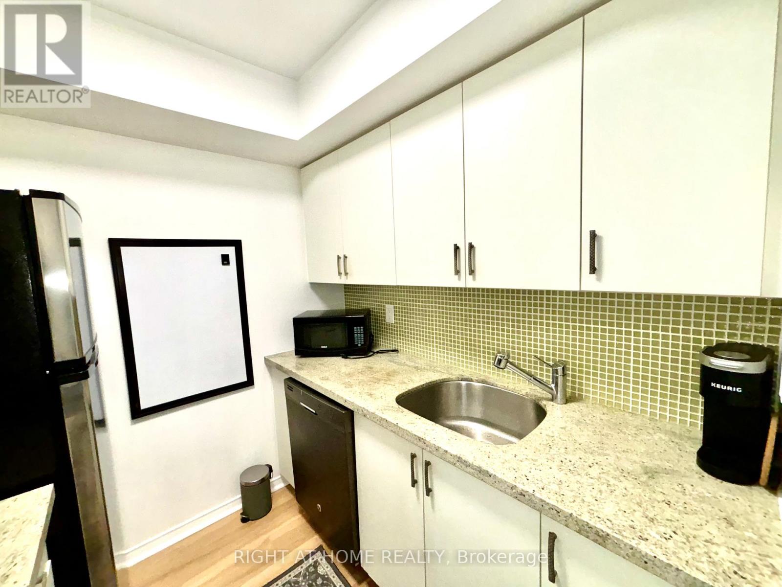 3803 - 77 Harbour Square, Toronto, Ontario  M5J 2S2 - Photo 16 - C12910762