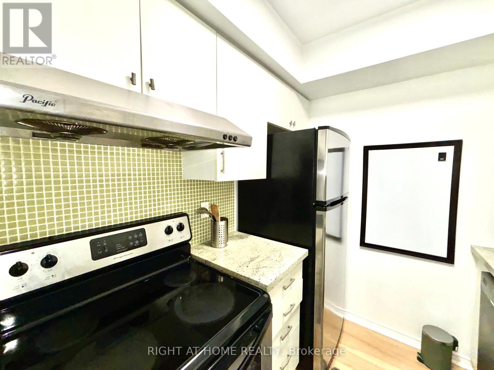 3803 - 77 Harbour Square, Toronto, Ontario  M5J 2S2 - Photo 17 - C12910764