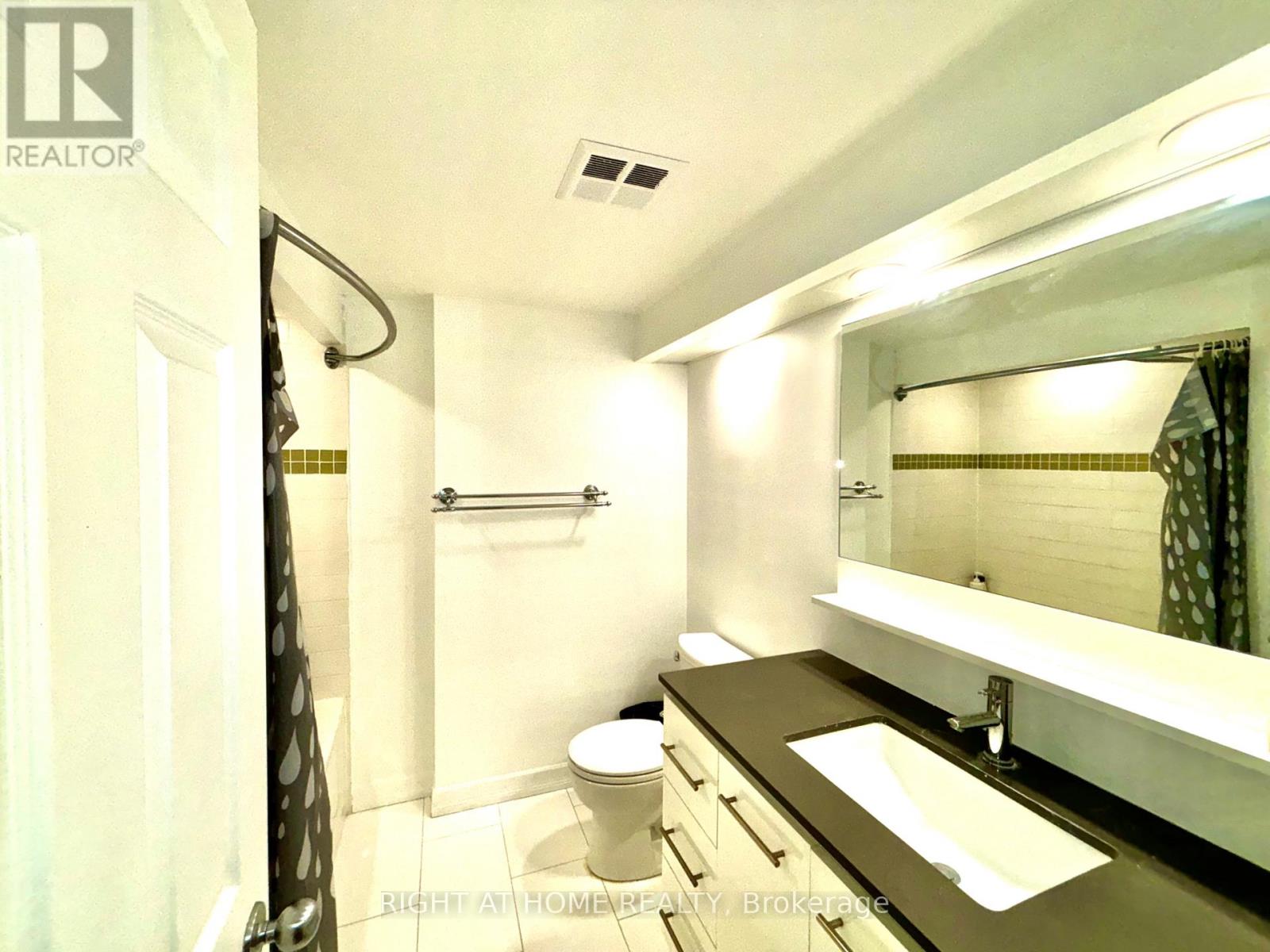 3803 - 77 Harbour Square, Toronto, Ontario  M5J 2S2 - Photo 18 - C12910764