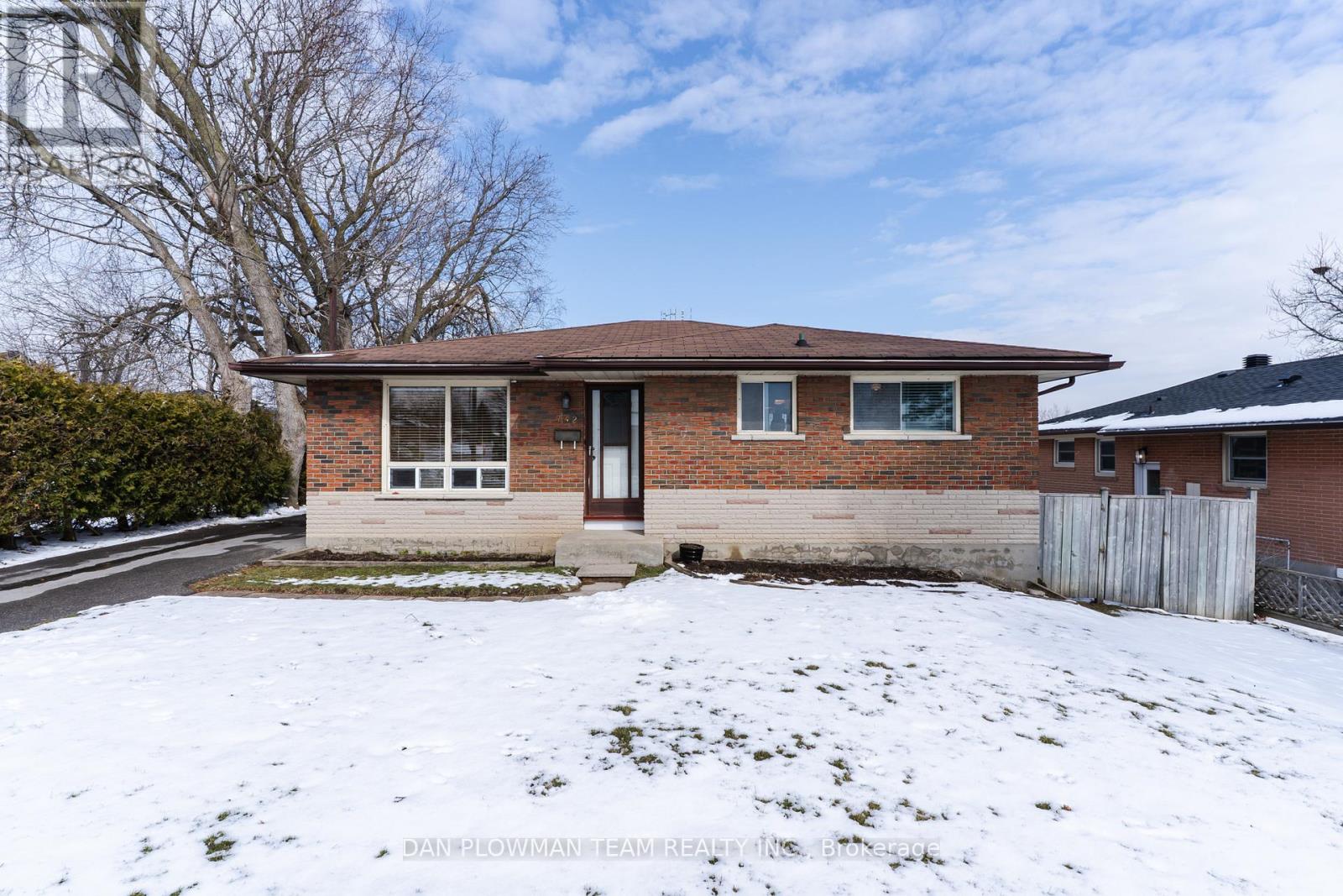 742 CHESTERTON AVENUE, Oshawa, Ontario
