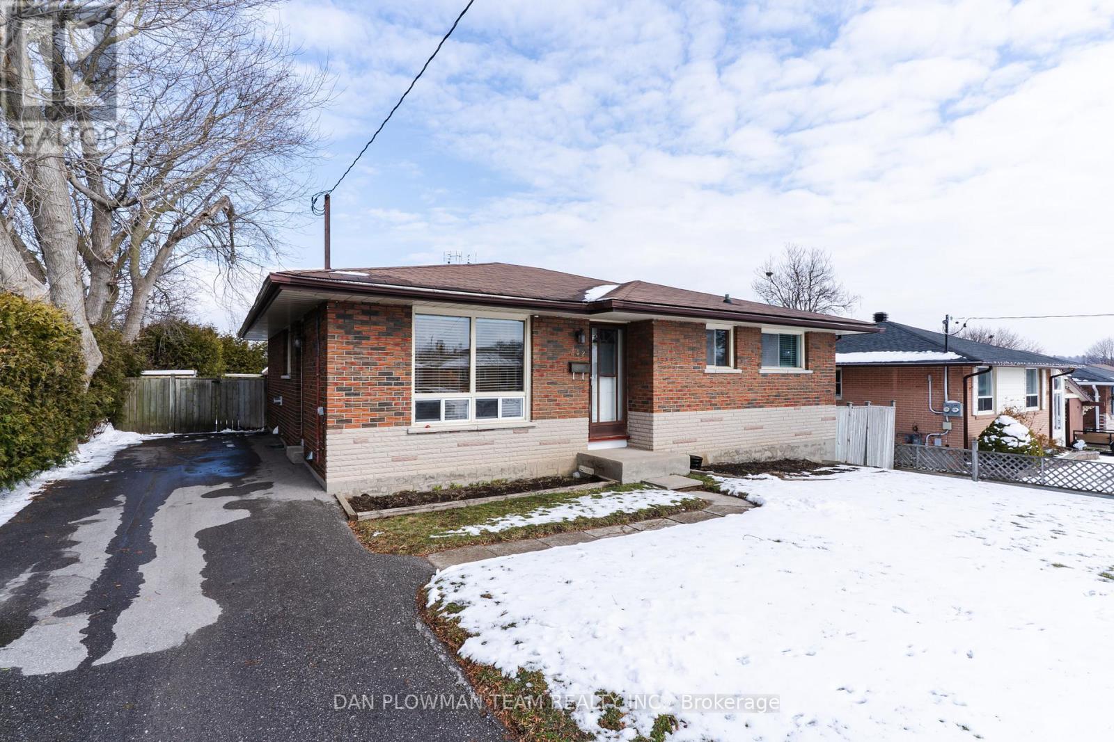 742 Chesterton Avenue, Oshawa, Ontario  L1H 3J3 - Photo 2 - E12910562