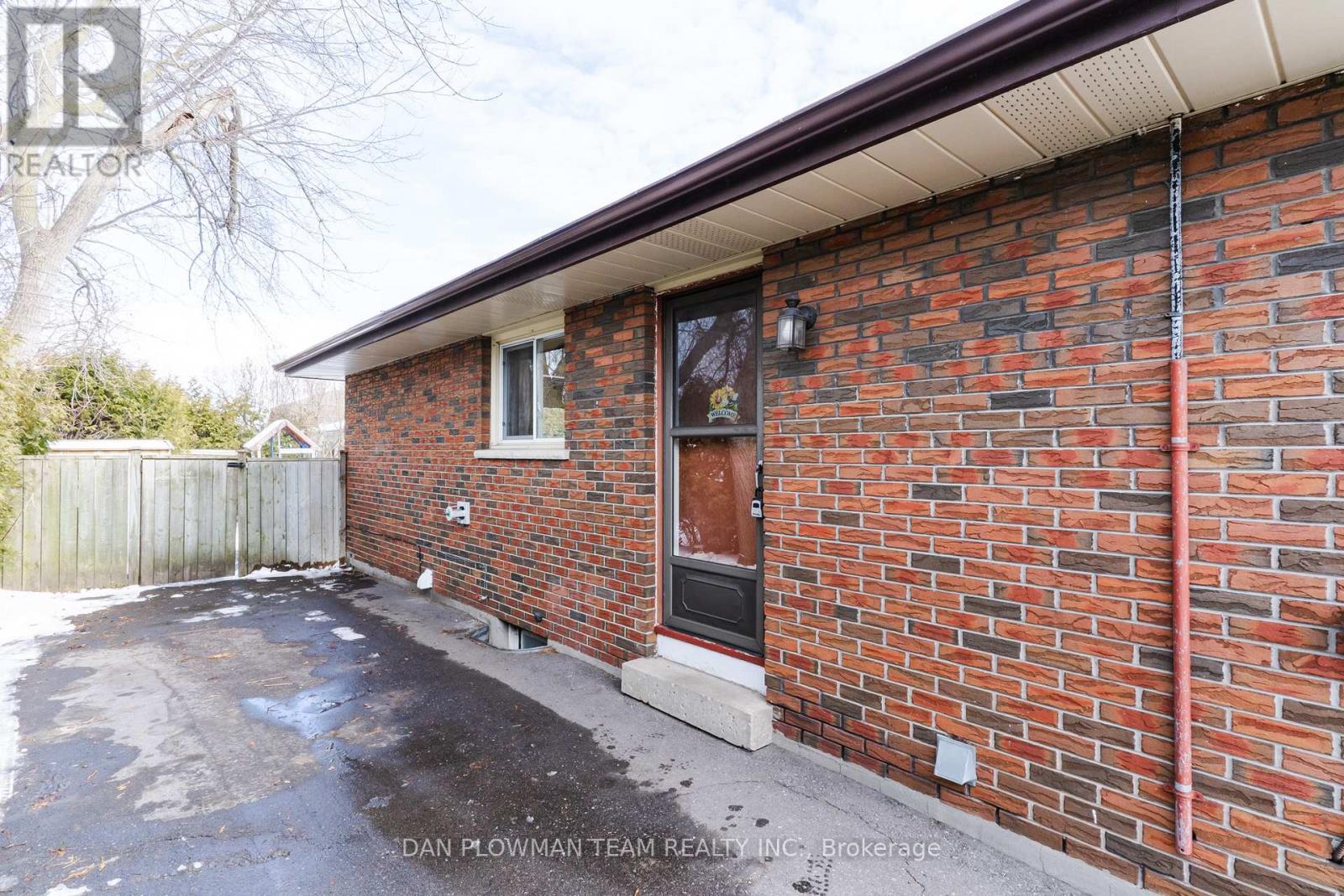 742 Chesterton Avenue, Oshawa, Ontario  L1H 3J3 - Photo 3 - E12910562