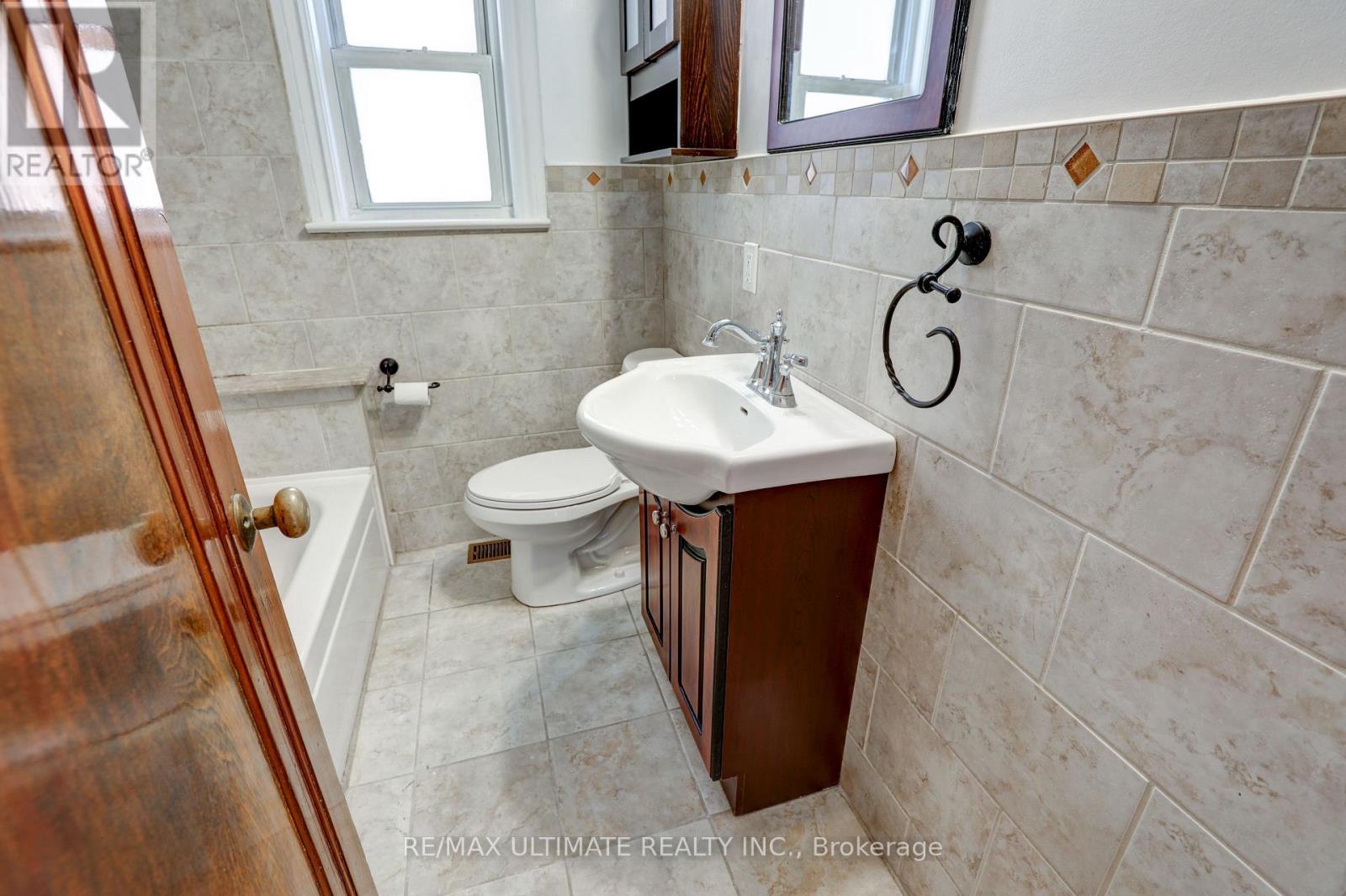 234 Floyd Avenue, Toronto, Ontario  M4J 2J3 - Photo 14 - E12910792