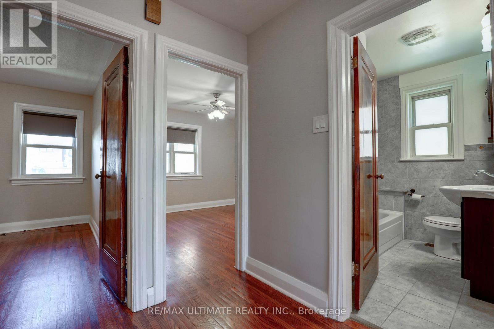 234 Floyd Avenue, Toronto, Ontario  M4J 2J3 - Photo 16 - E12910792