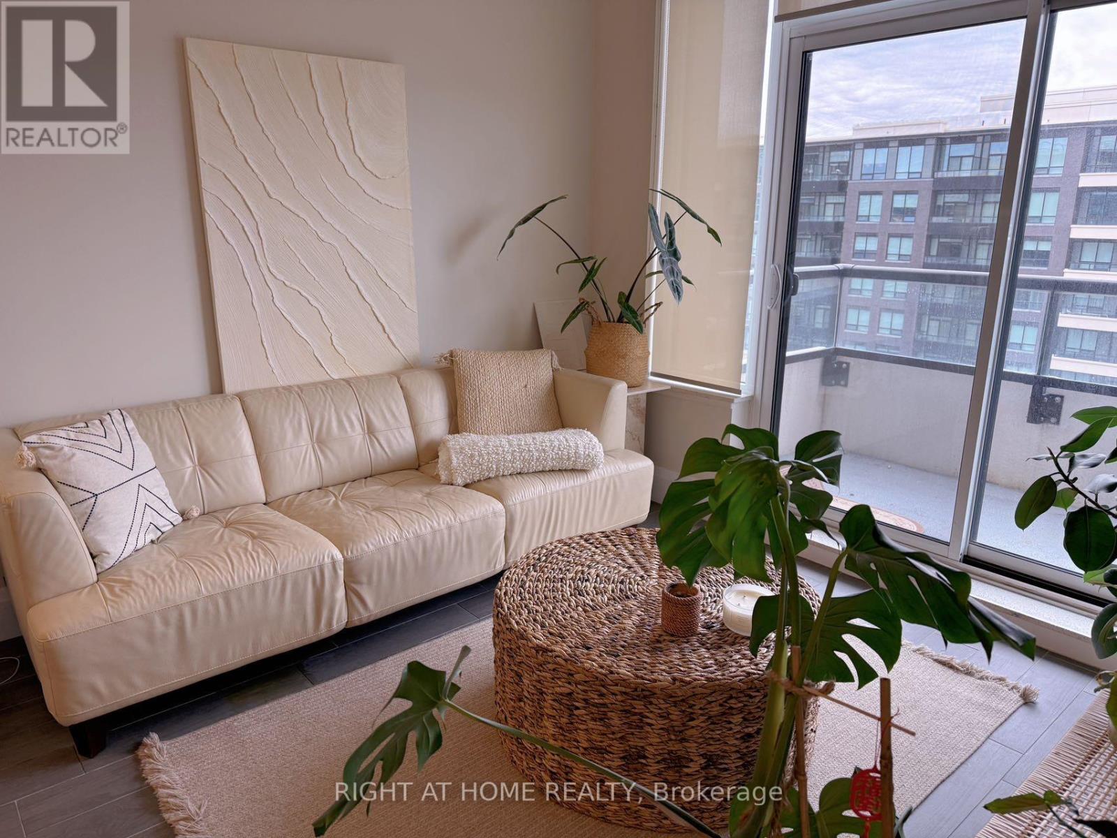 827 - 15 Water Walk Drive, Markham, Ontario  L6G 0G2 - Photo 3 - N12910636