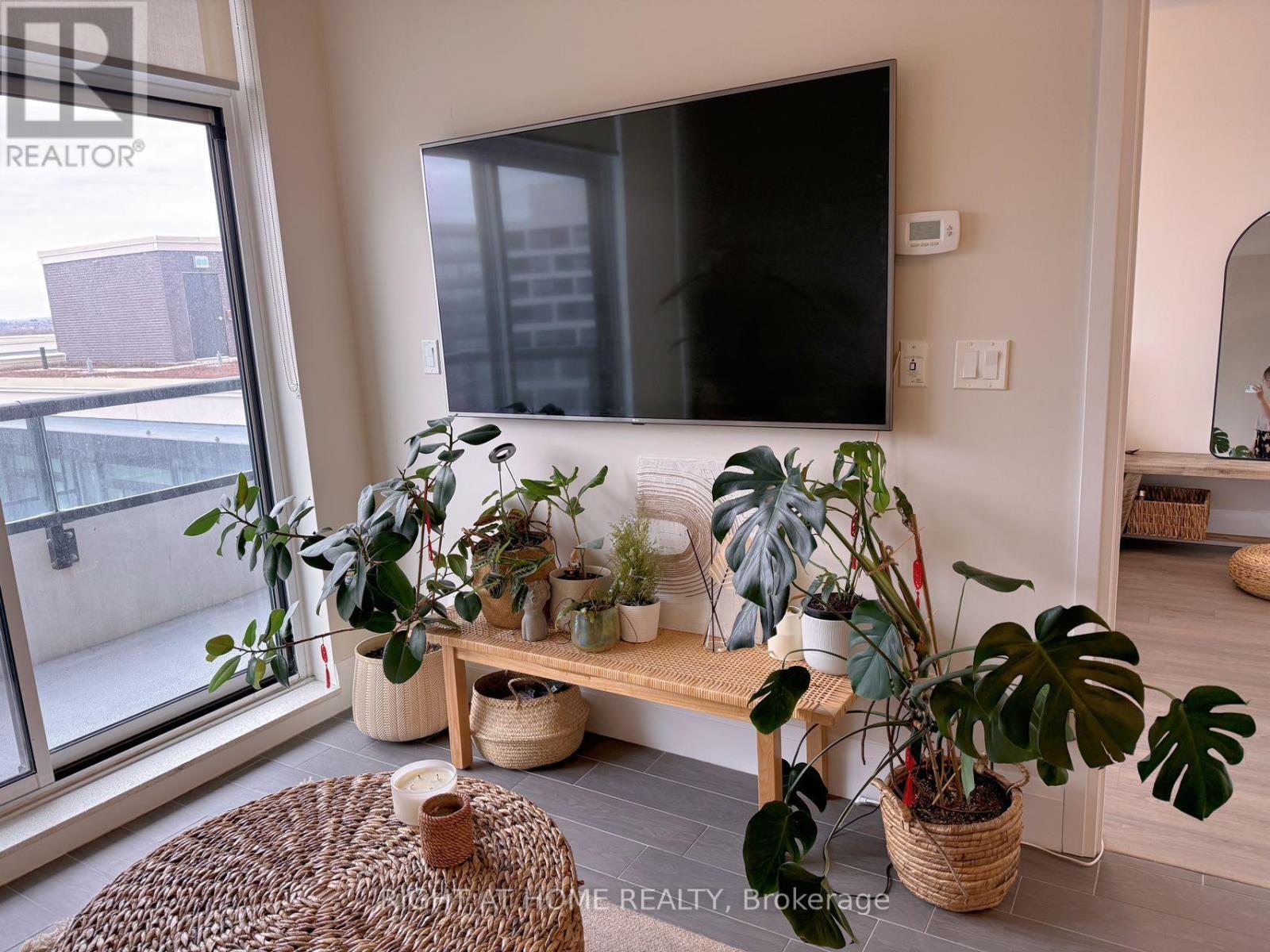 827 - 15 Water Walk Drive, Markham, Ontario  L6G 0G2 - Photo 4 - N12910636