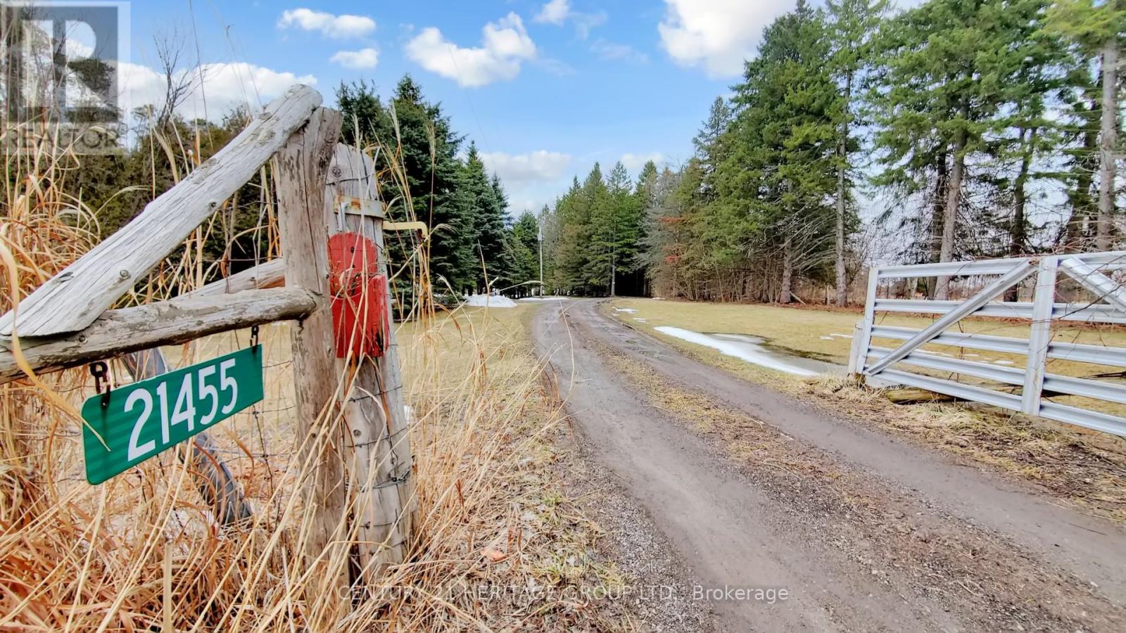 21455 Warden Avenue, East Gwillimbury, Ontario  L0G 1R0 - Photo 2 - N12910654