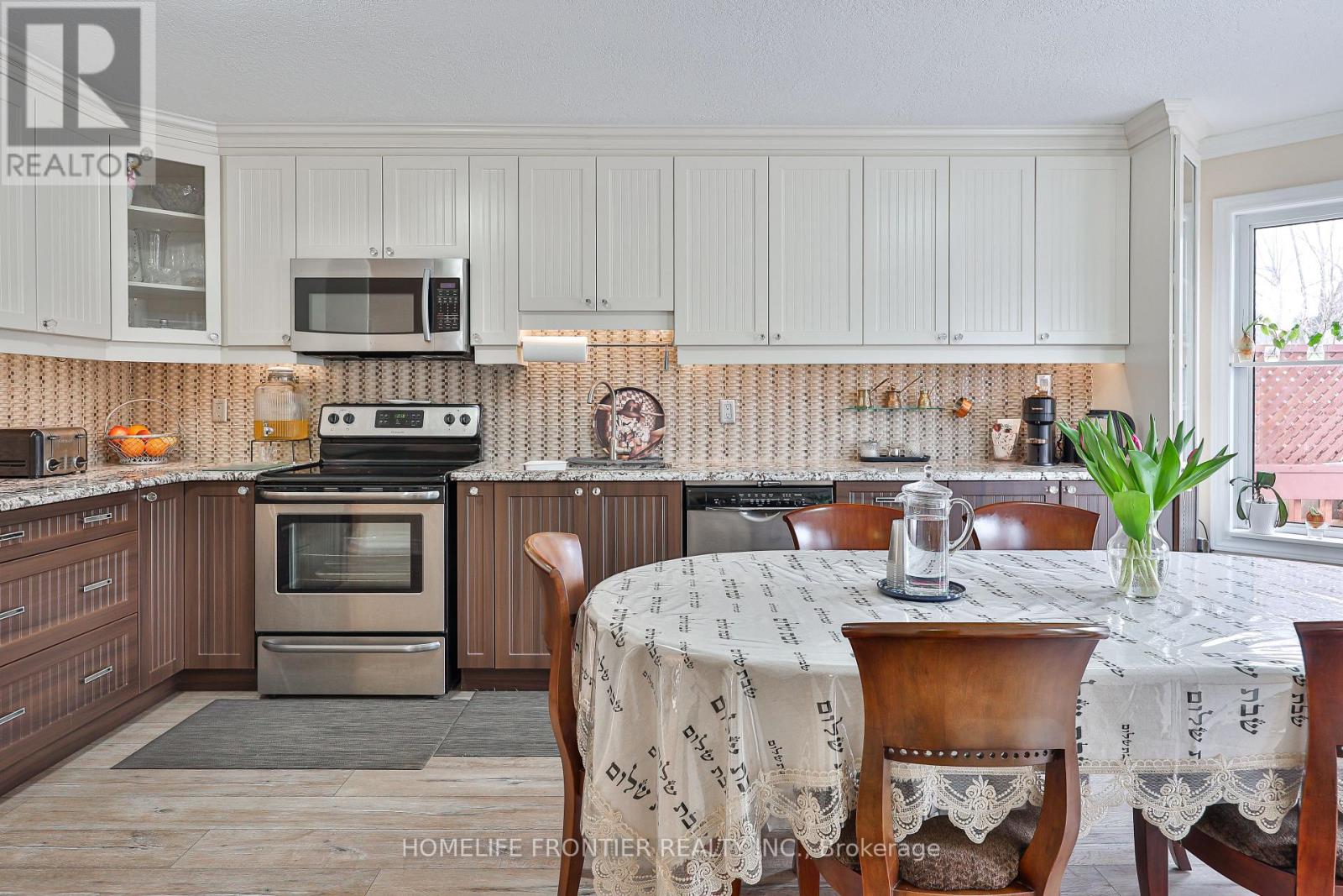 30 Saint Avenue, Bradford West Gwillimbury (Bradford), Ontario  L3Z 3E6 - Photo 12 - N12910692