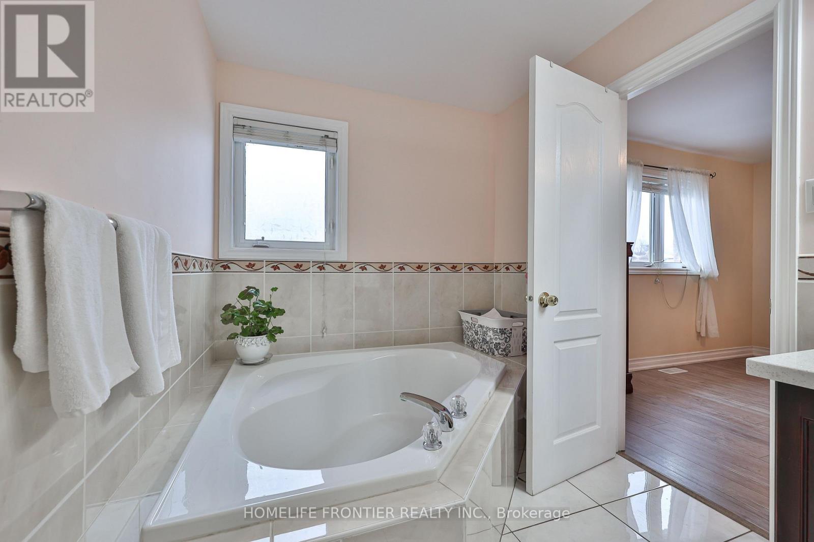 30 Saint Avenue, Bradford West Gwillimbury (Bradford), Ontario  L3Z 3E6 - Photo 23 - N12910692