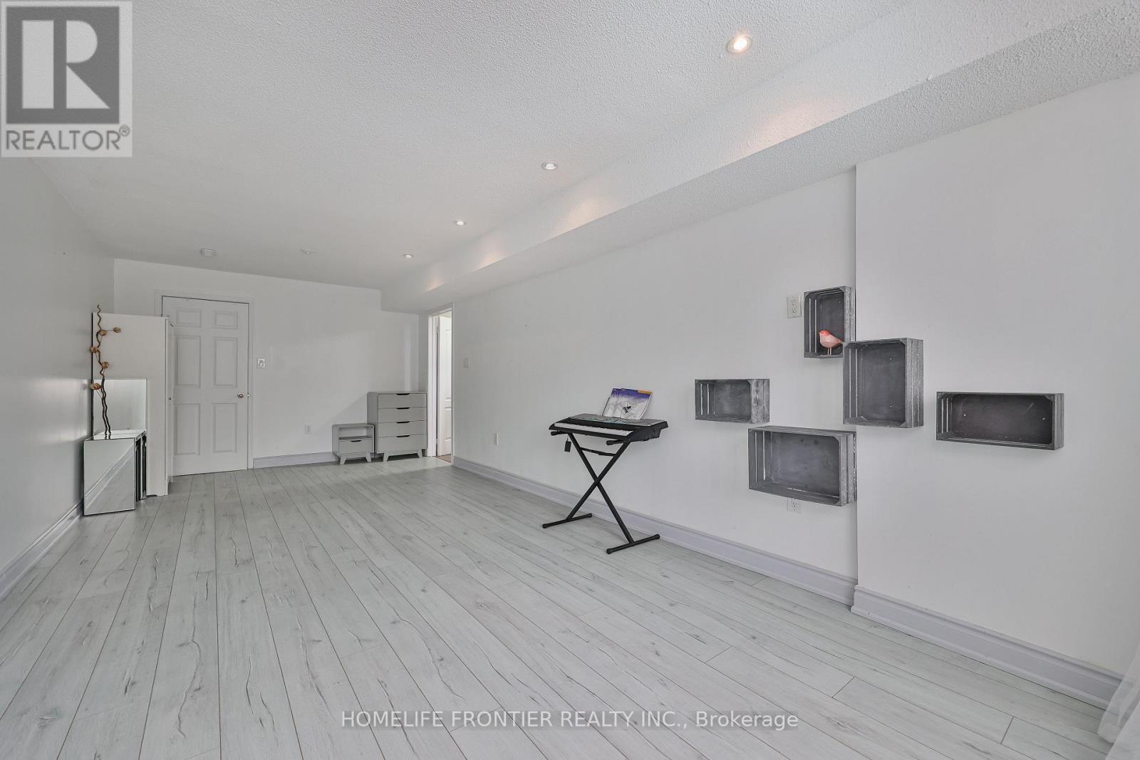 30 Saint Avenue, Bradford West Gwillimbury (Bradford), Ontario  L3Z 3E6 - Photo 34 - N12910692