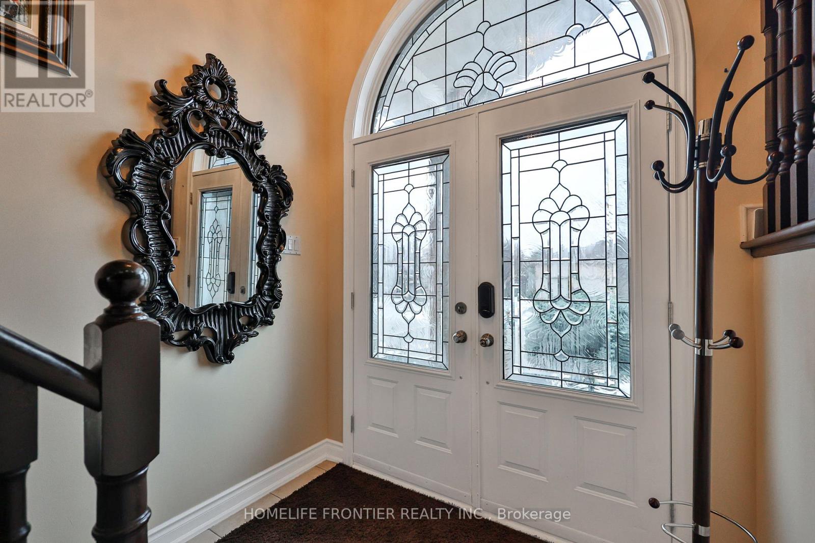 30 Saint Avenue, Bradford West Gwillimbury (Bradford), Ontario  L3Z 3E6 - Photo 4 - N12910692