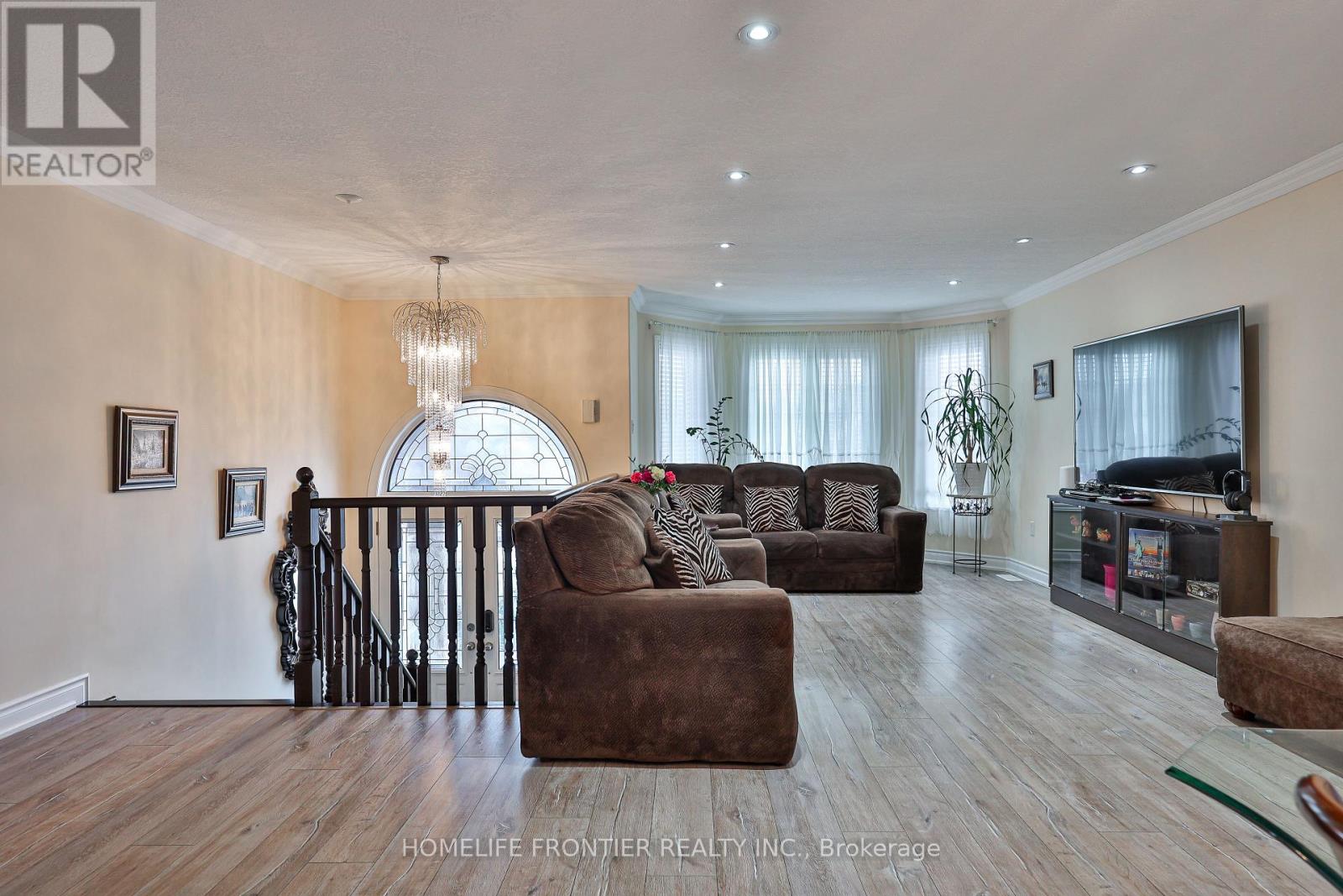 30 Saint Avenue, Bradford West Gwillimbury (Bradford), Ontario  L3Z 3E6 - Photo 6 - N12910692