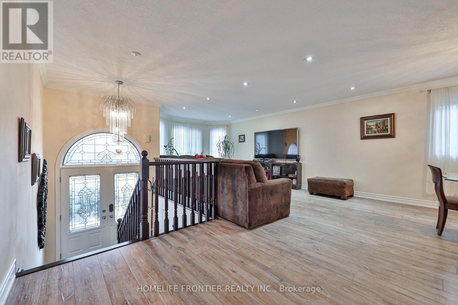 30 Saint Avenue, Bradford West Gwillimbury (Bradford), Ontario  L3Z 3E6 - Photo 7 - N12910692