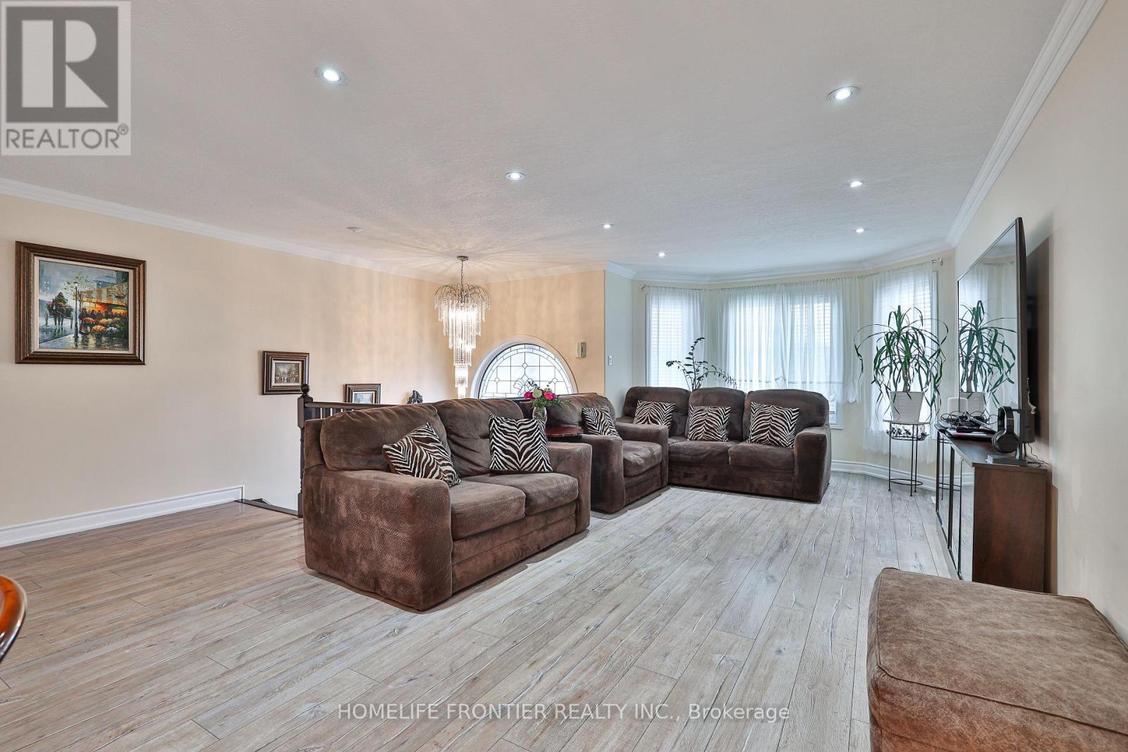 30 Saint Avenue, Bradford West Gwillimbury (Bradford), Ontario  L3Z 3E6 - Photo 8 - N12910692