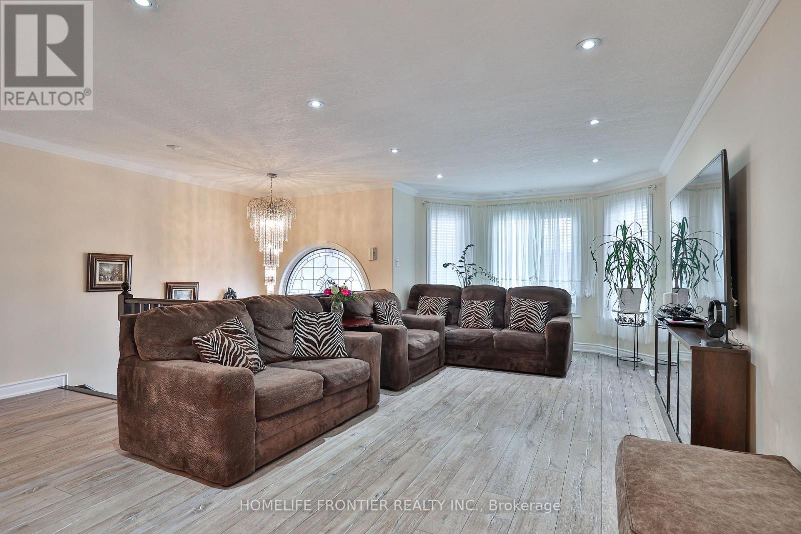 30 Saint Avenue, Bradford West Gwillimbury (Bradford), Ontario  L3Z 3E6 - Photo 9 - N12910692