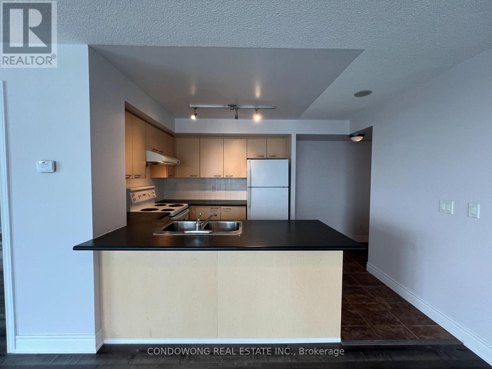 918 - 48 Suncrest Boulevard, Markham, Ontario  L3T 7Y5 - Photo 3 - N12910710