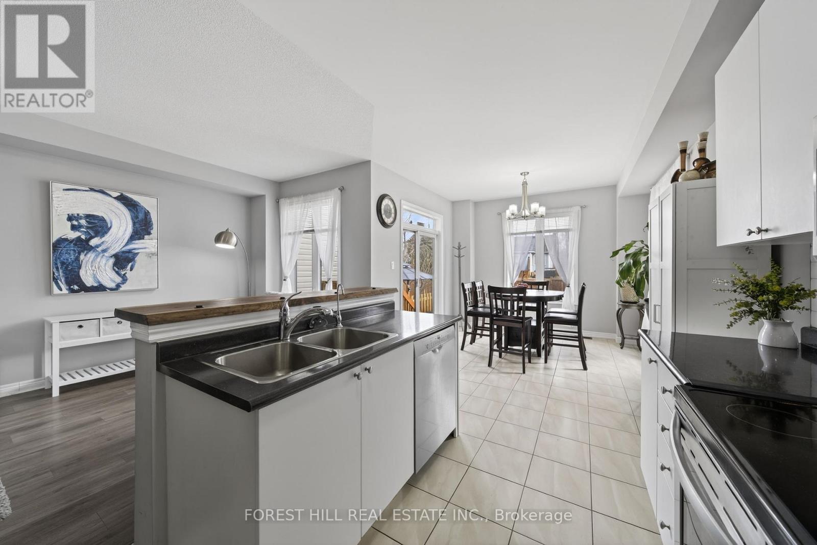 37 Greenwood Drive, Essa, Ontario  L3W 0N5 - Photo 9 - N12909876