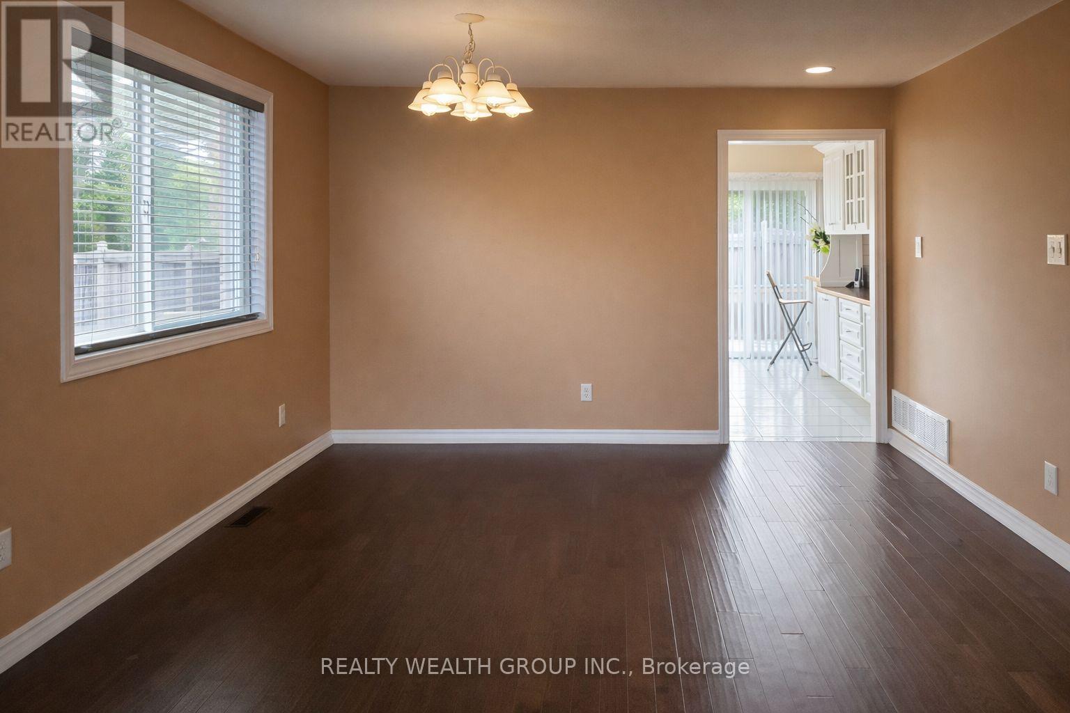 61 Stollar Boulevard, Barrie (Little Lake), Ontario  L4M 6N3 - Photo 2 - S12910704