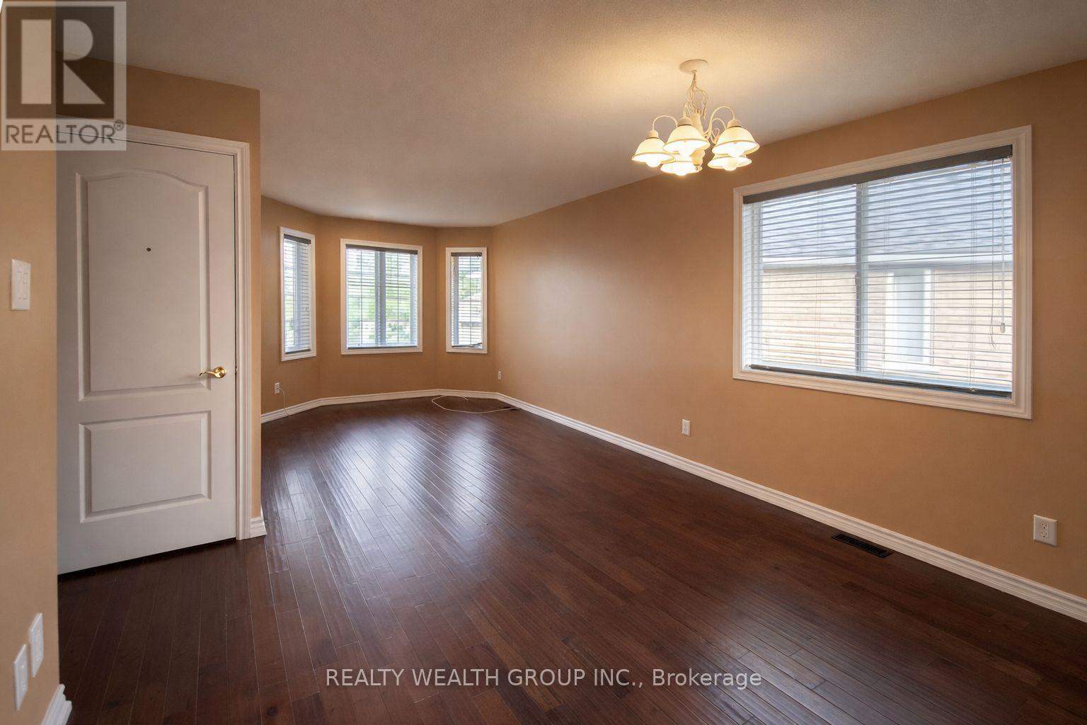 61 Stollar Boulevard, Barrie (Little Lake), Ontario  L4M 6N3 - Photo 3 - S12910704