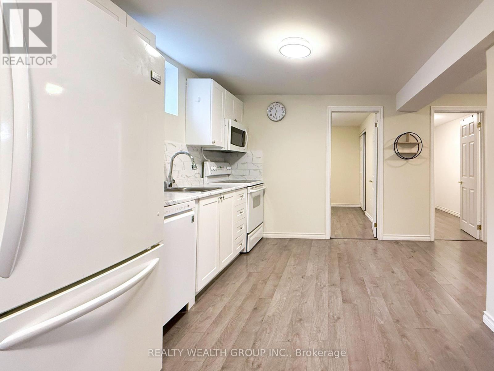 61 Stollar Boulevard, Barrie (Little Lake), Ontario  L4M 6N3 - Photo 8 - S12910704