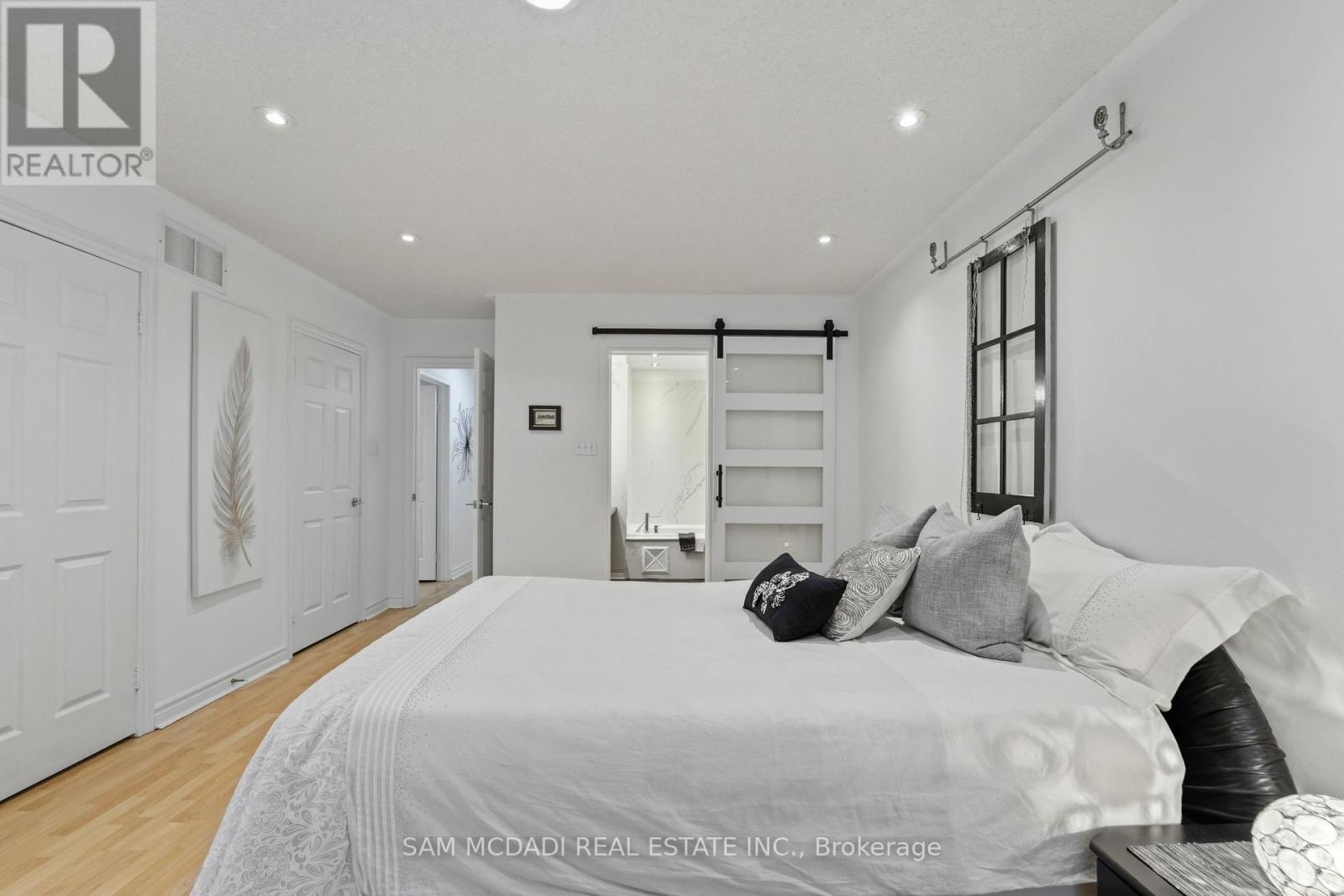 6074 Leeside Crescent, Mississauga, Ontario  L5M 5K6 - Photo 20 - W12910650