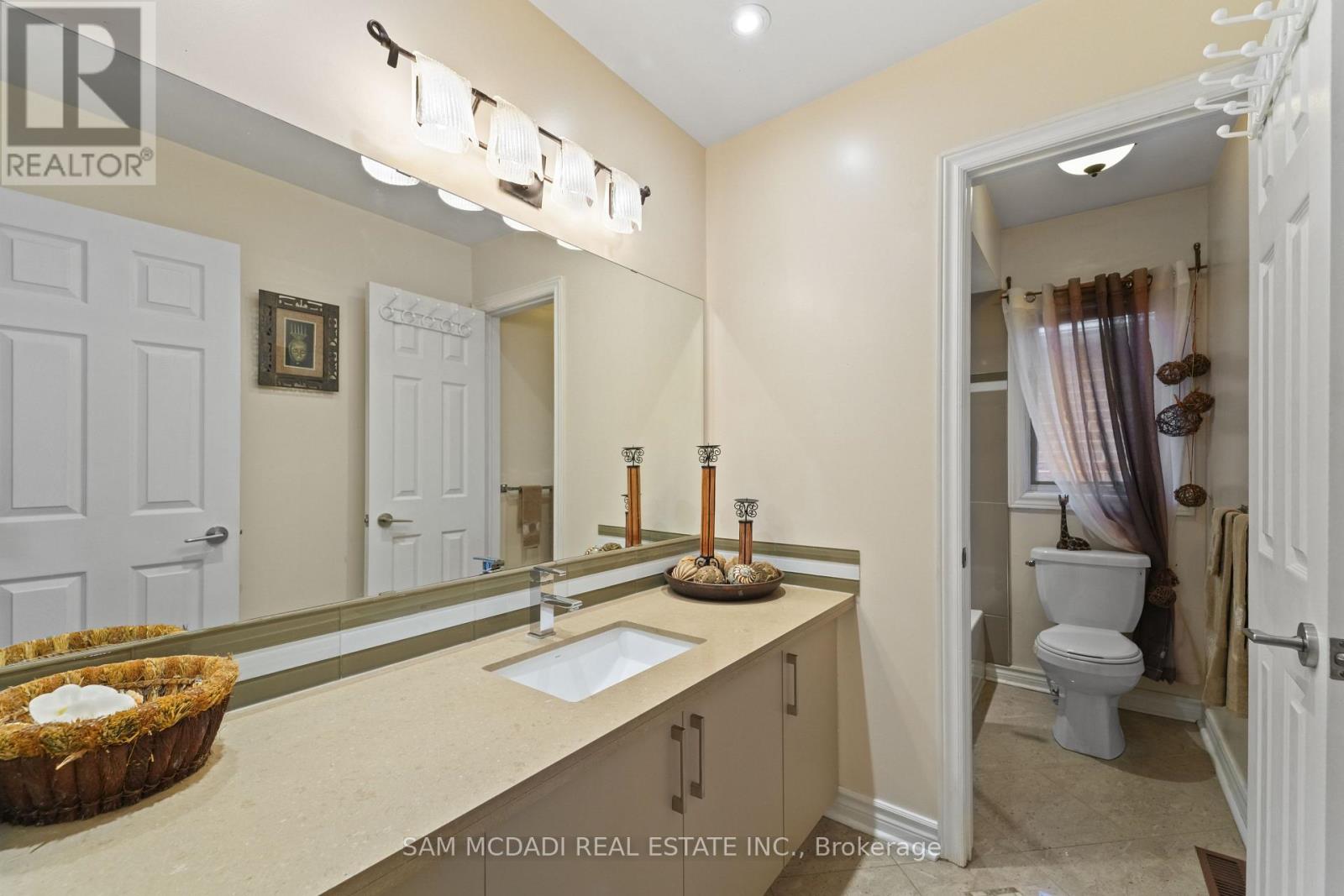 6074 Leeside Crescent, Mississauga, Ontario  L5M 5K6 - Photo 24 - W12910650