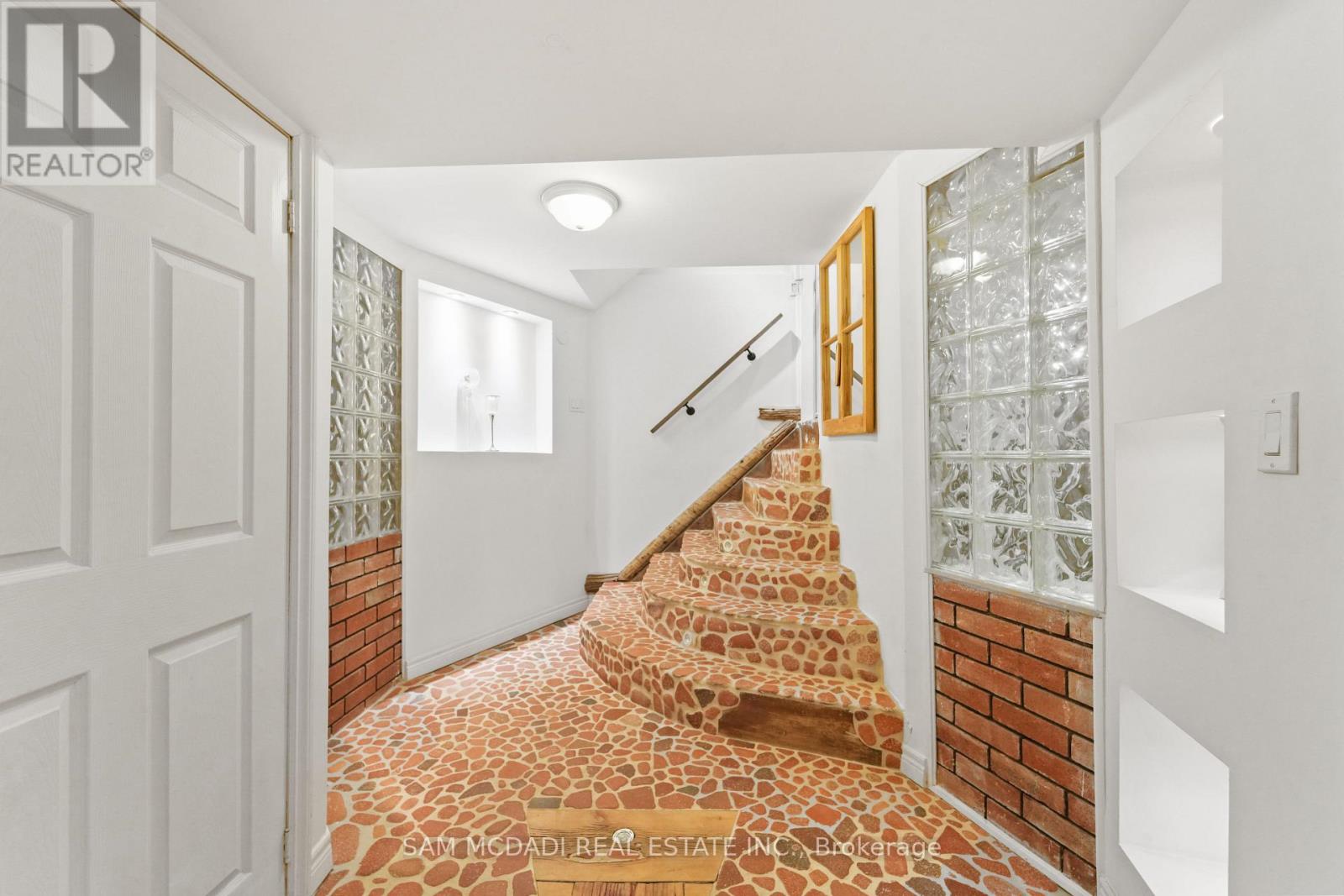 6074 Leeside Crescent, Mississauga, Ontario  L5M 5K6 - Photo 30 - W12910650