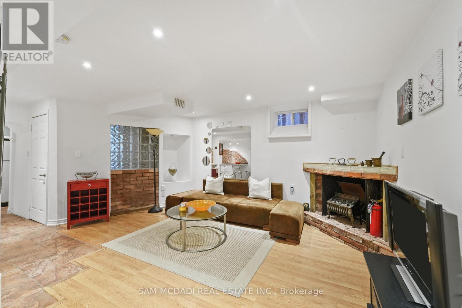 6074 Leeside Crescent, Mississauga, Ontario  L5M 5K6 - Photo 31 - W12910650