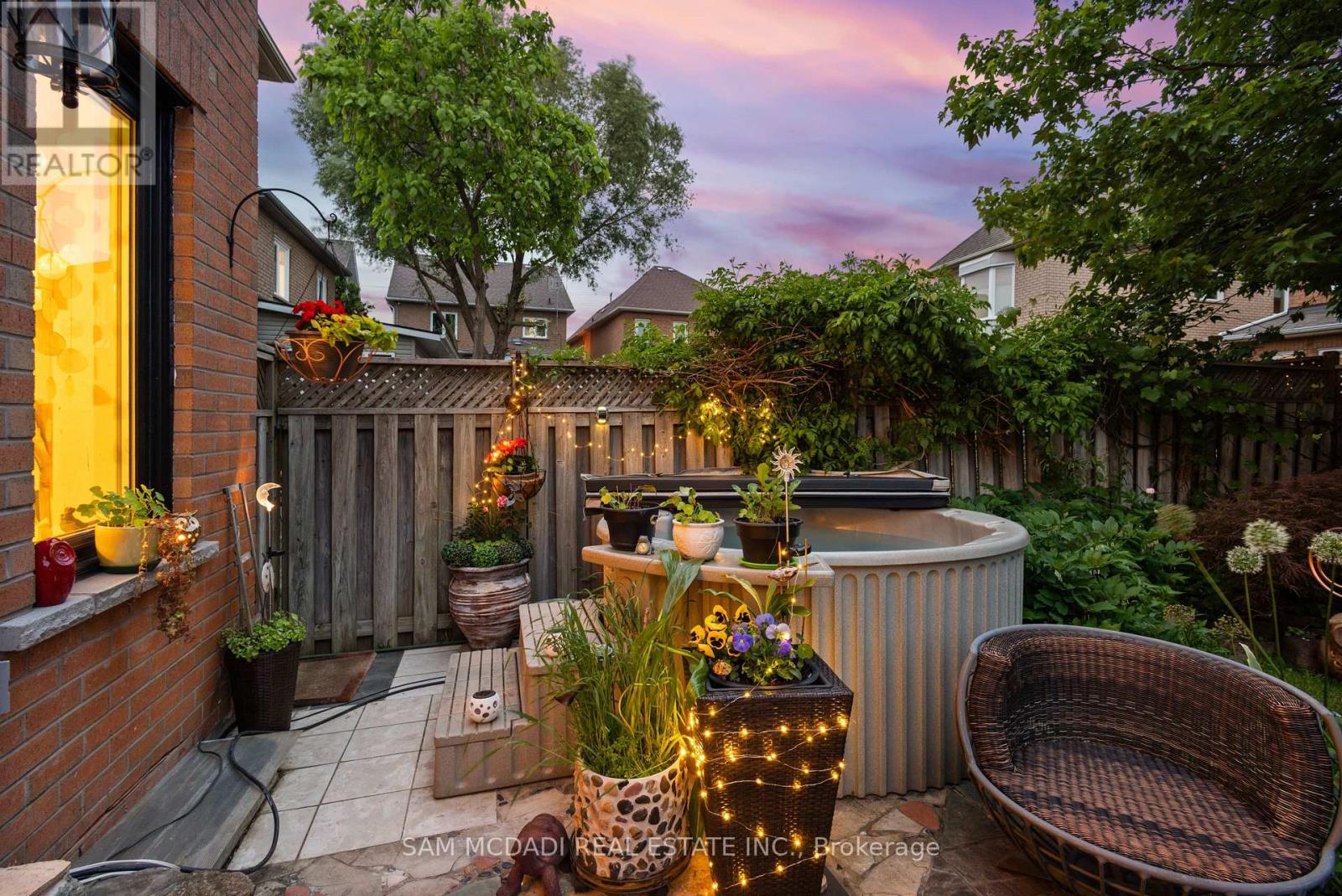 6074 Leeside Crescent, Mississauga, Ontario  L5M 5K6 - Photo 39 - W12910650