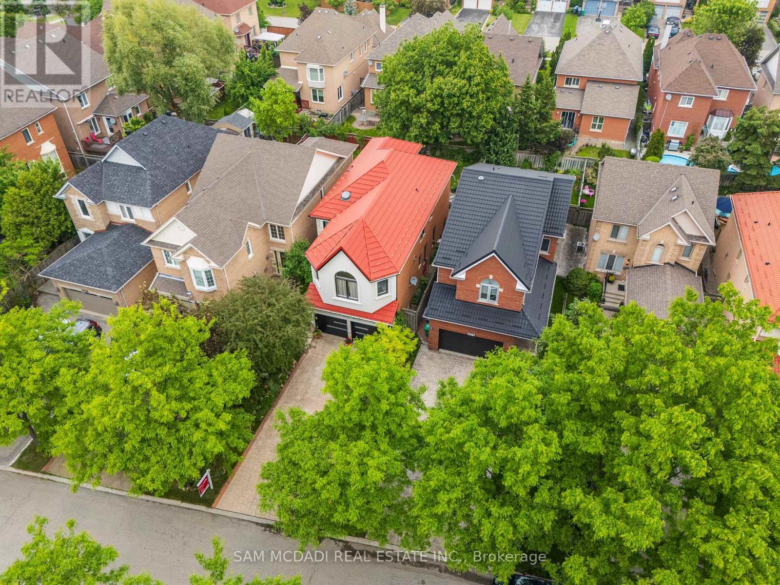 6074 Leeside Crescent, Mississauga, Ontario  L5M 5K6 - Photo 46 - W12910650