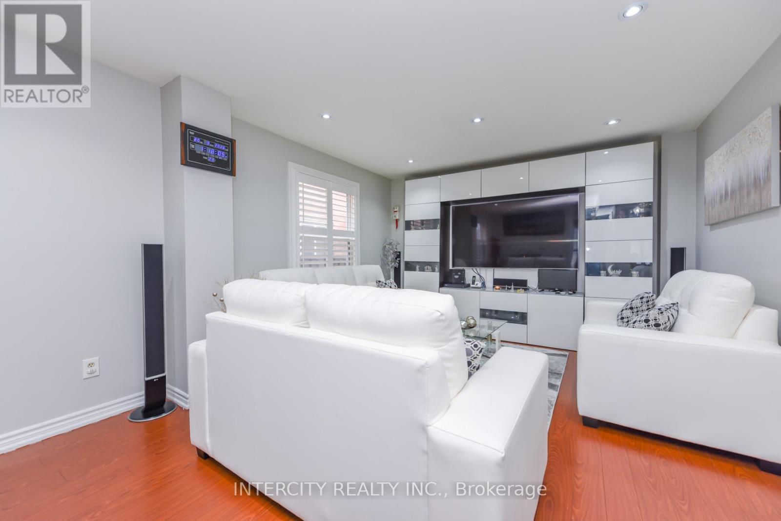 7140 Dalewood Drive, Mississauga, Ontario  L4T 4E9 - Photo 11 - W12910666