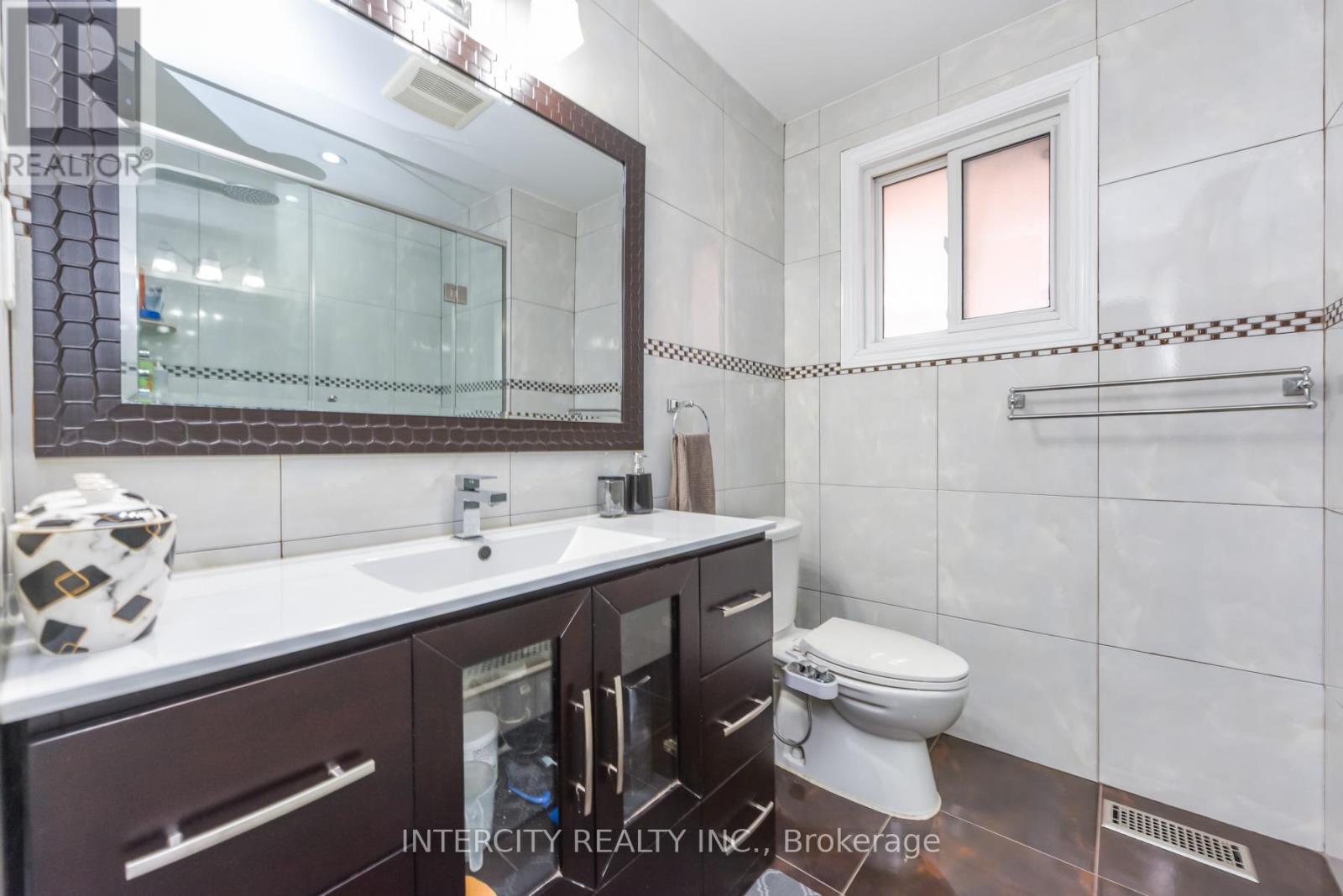 7140 Dalewood Drive, Mississauga, Ontario  L4T 4E9 - Photo 25 - W12910666