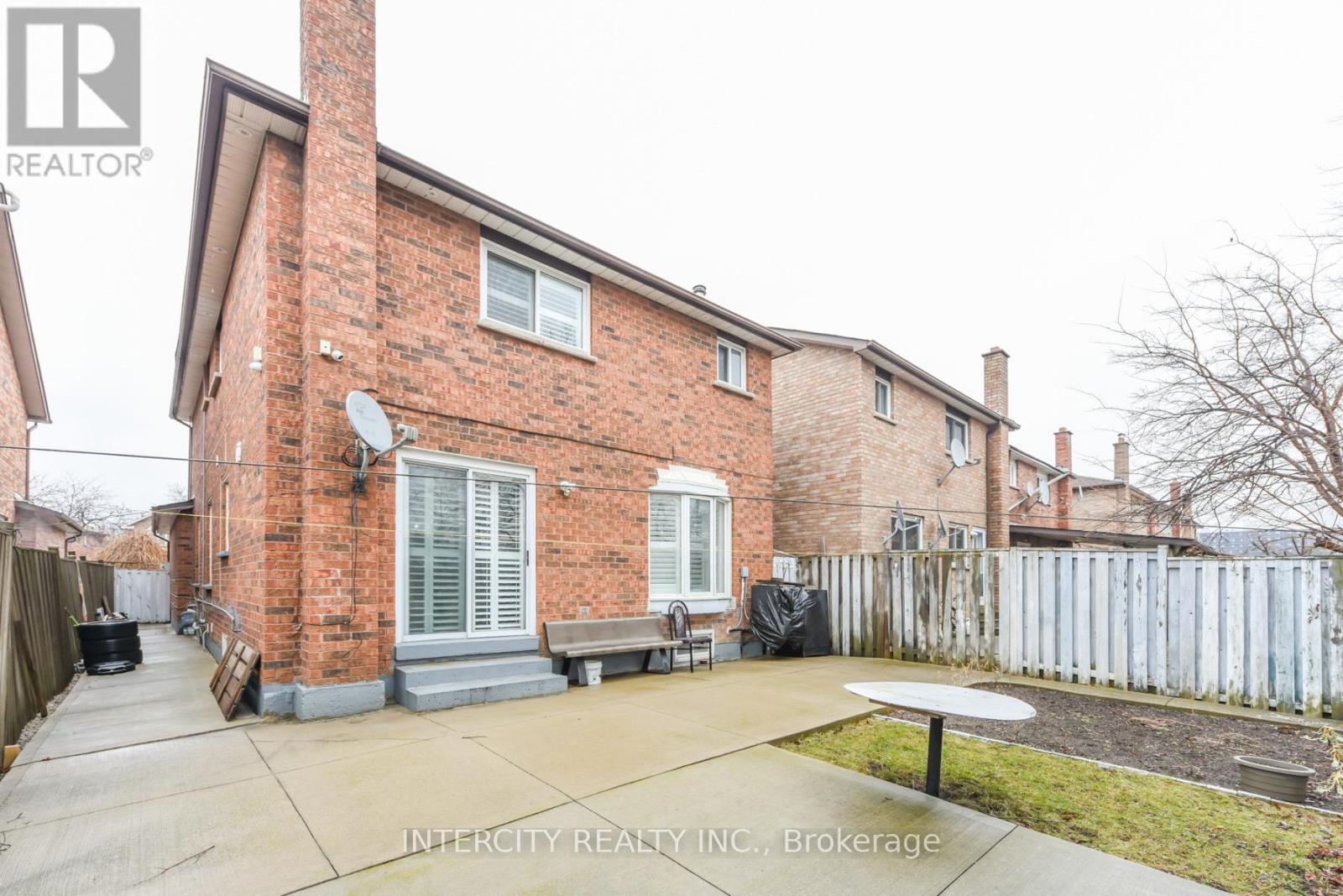 7140 Dalewood Drive, Mississauga, Ontario  L4T 4E9 - Photo 46 - W12910666