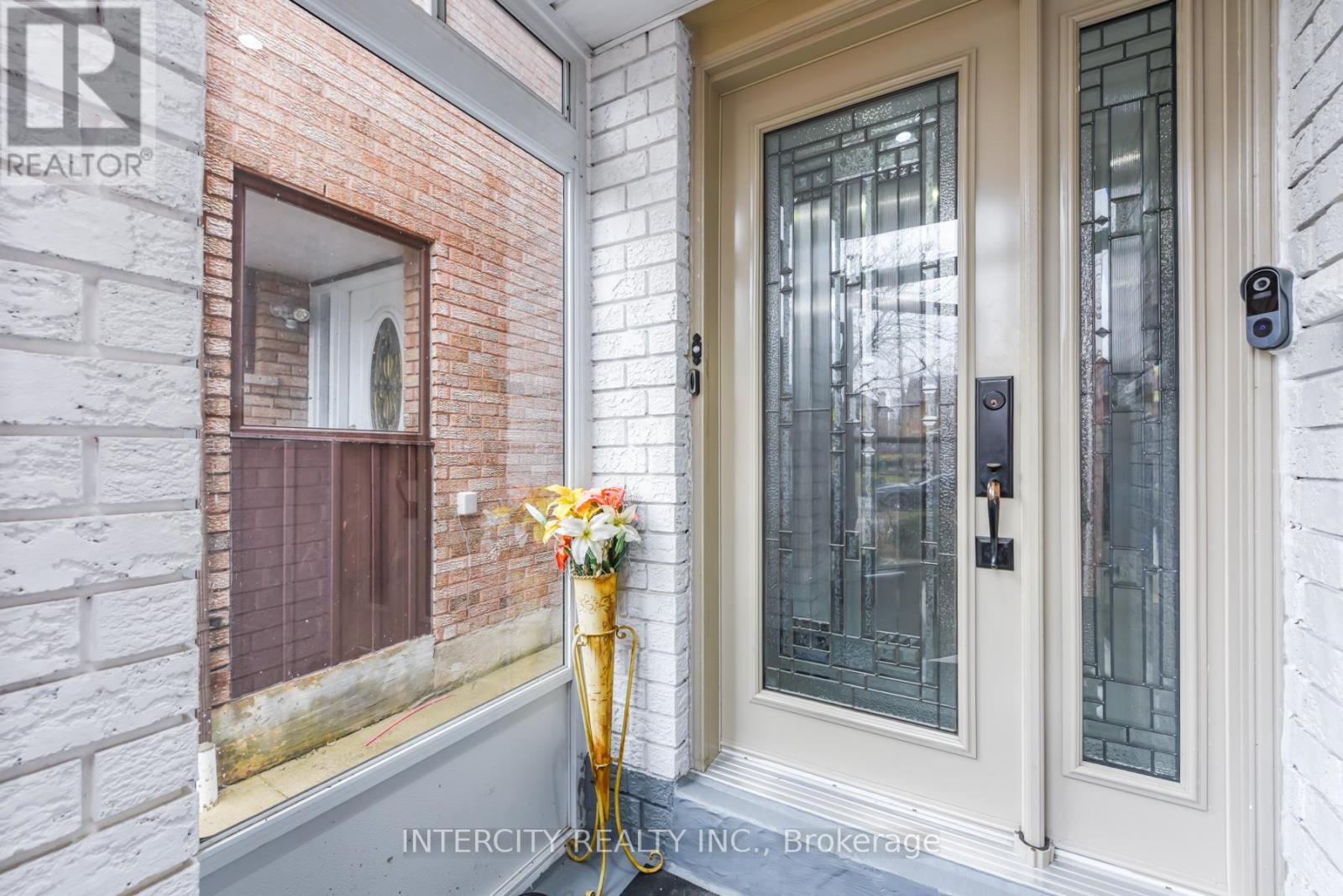 7140 Dalewood Drive, Mississauga, Ontario  L4T 4E9 - Photo 5 - W12910666