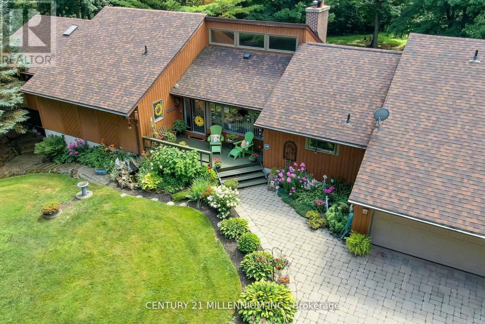 11646 Dublin Line, Halton Hills, Ontario  L7J 2M1 - Photo 3 - W12910712