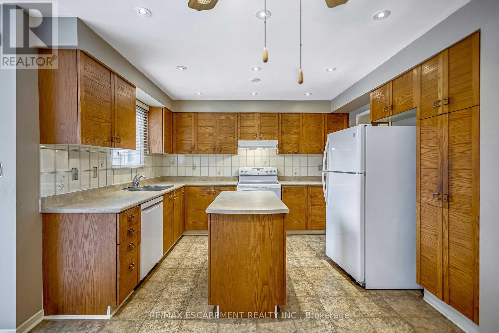 4037 Chadburn Crescent, Mississauga, Ontario  L5L 3X3 - Photo 10 - W12910718