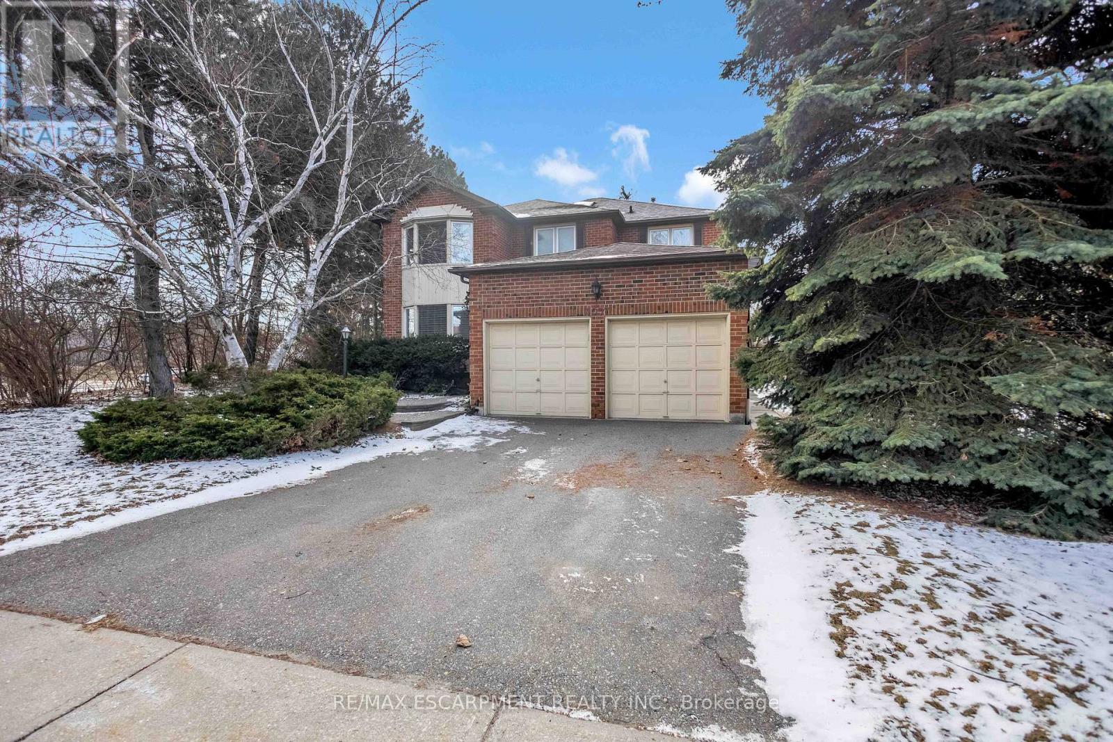 4037 Chadburn Crescent, Mississauga, Ontario  L5L 3X3 - Photo 2 - W12910718